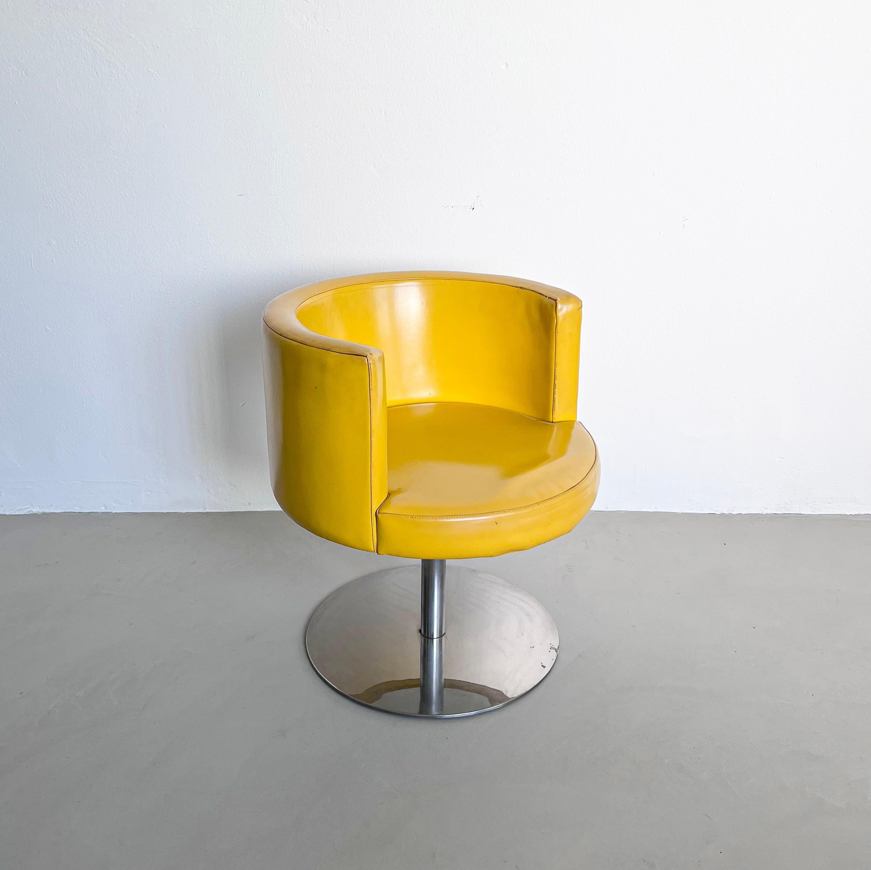 Vintage Italian Space Age Yellow Leather Accent Swivel Chair by Antonia Astori In Good Condition For Sale In Milan, IT