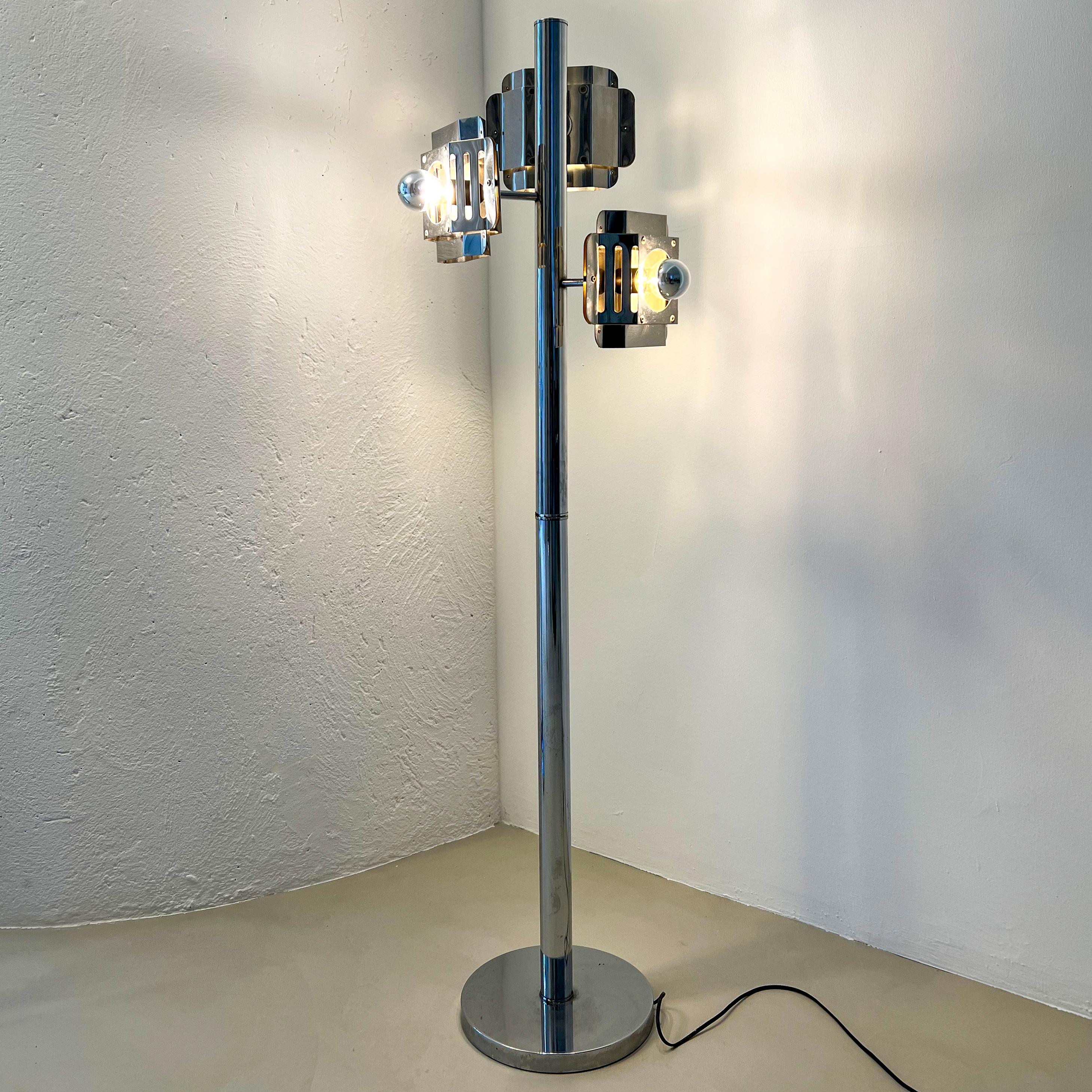 Late 20th Century Vintage Italian Spage Age Floor Lamp in Chromed Metal, with Elaborate Shades For Sale