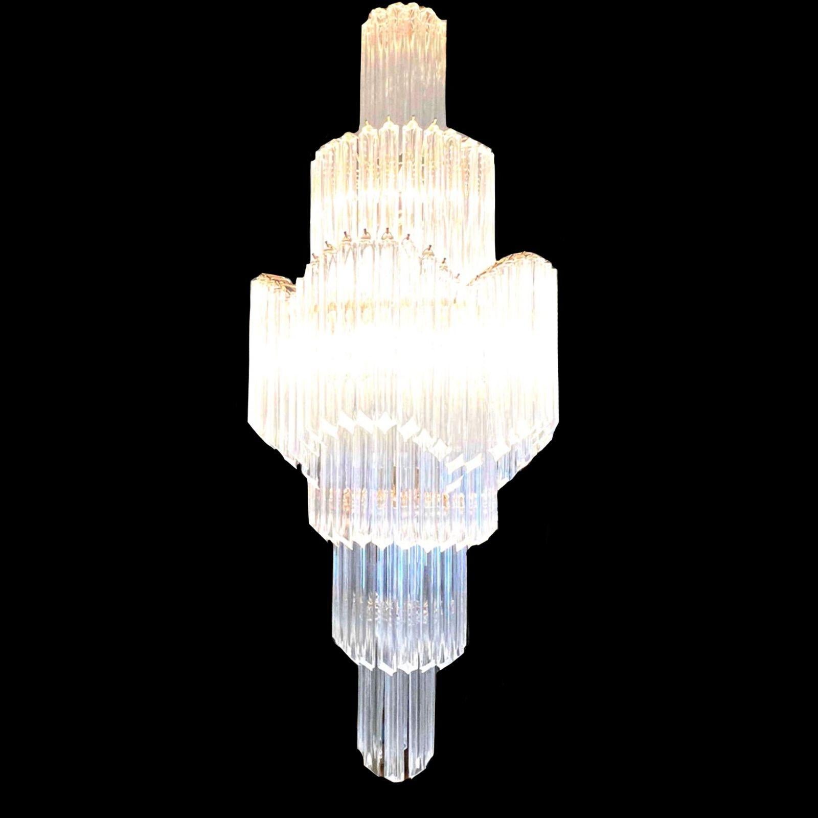 Alluring vintage chandelier in a cascading spiral design, made with Murano camera glasses. Designed in the style of Venini and manufactured in Italy, c. 1960's.
*Rewired to fit US lighting standards.
*Chain can be adjusted to desired