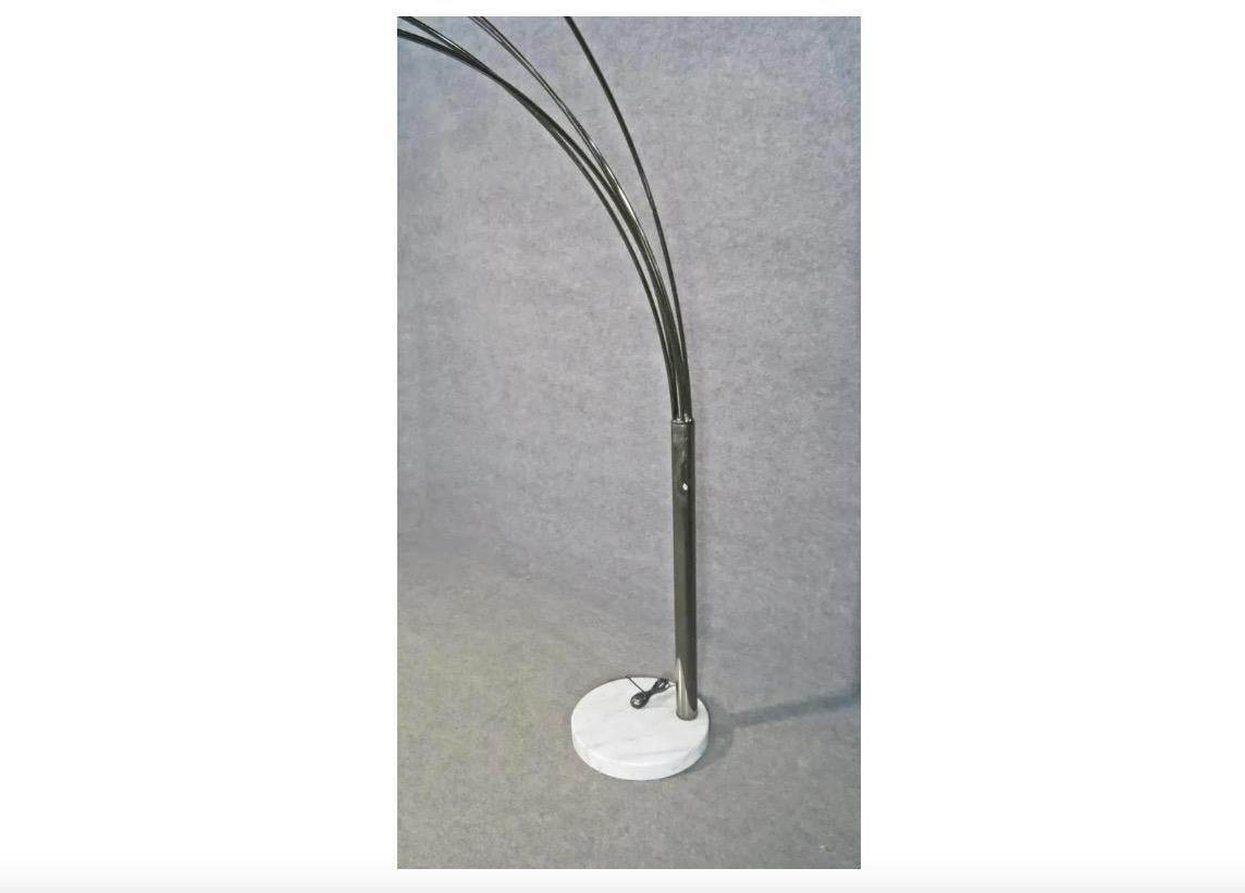 Italienische Vintage-Stehlampe „Spray Arch“ aus Chrom und Marmor 2