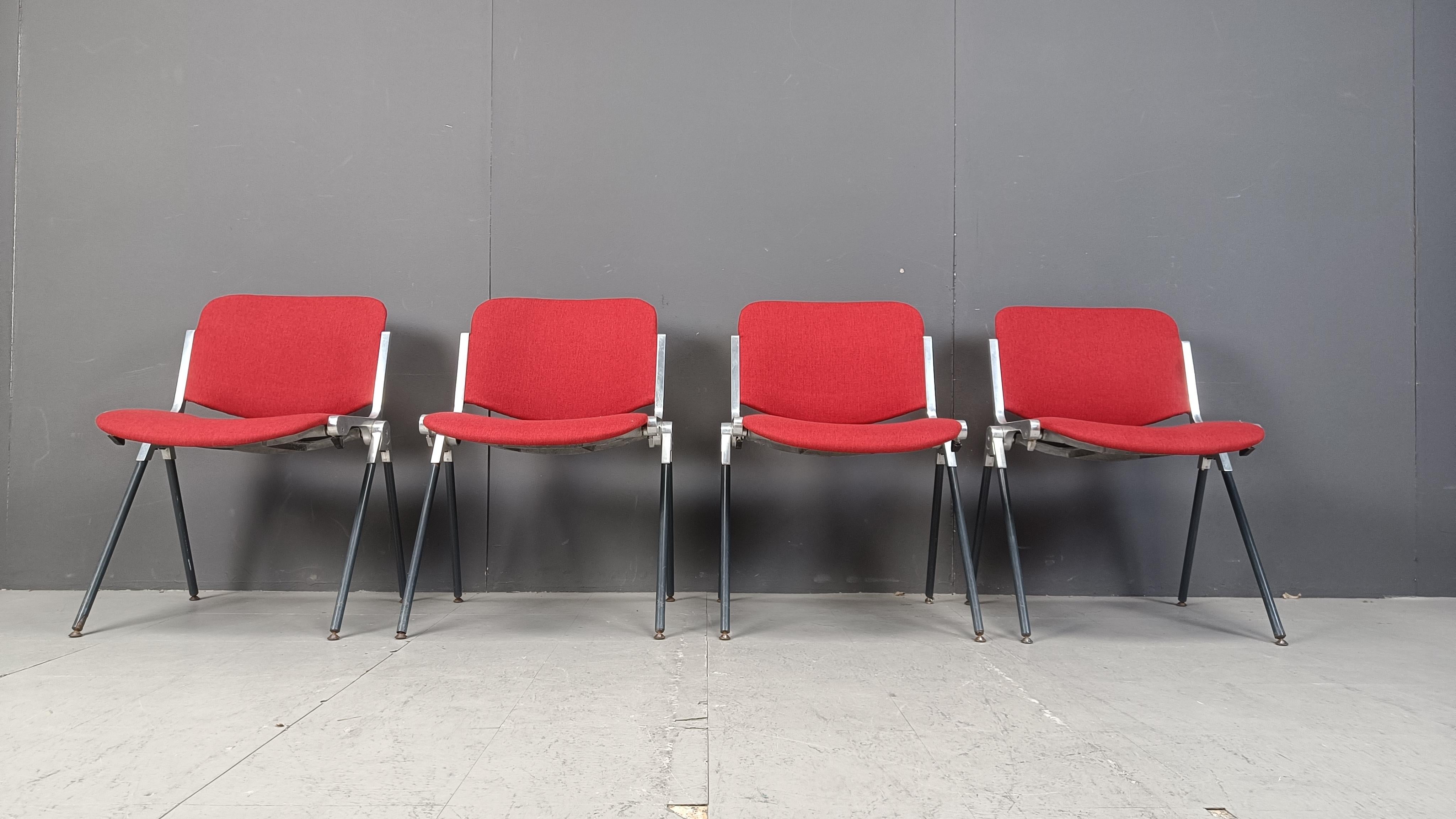 Vintage italian stackable dining chairs, 1970s In Good Condition In Leuven, Vlaams Gewest