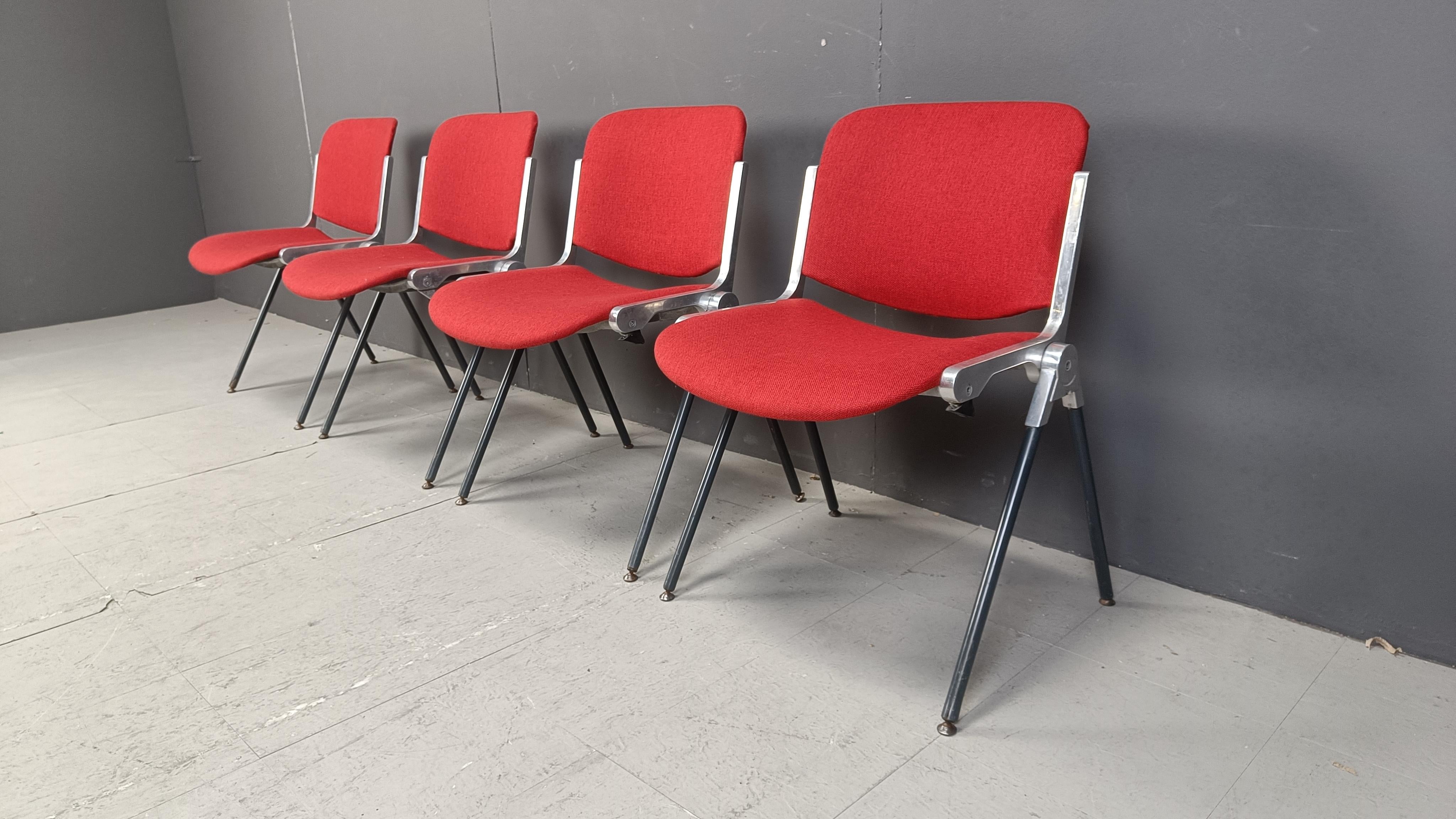 Metal Vintage italian stackable dining chairs, 1970s
