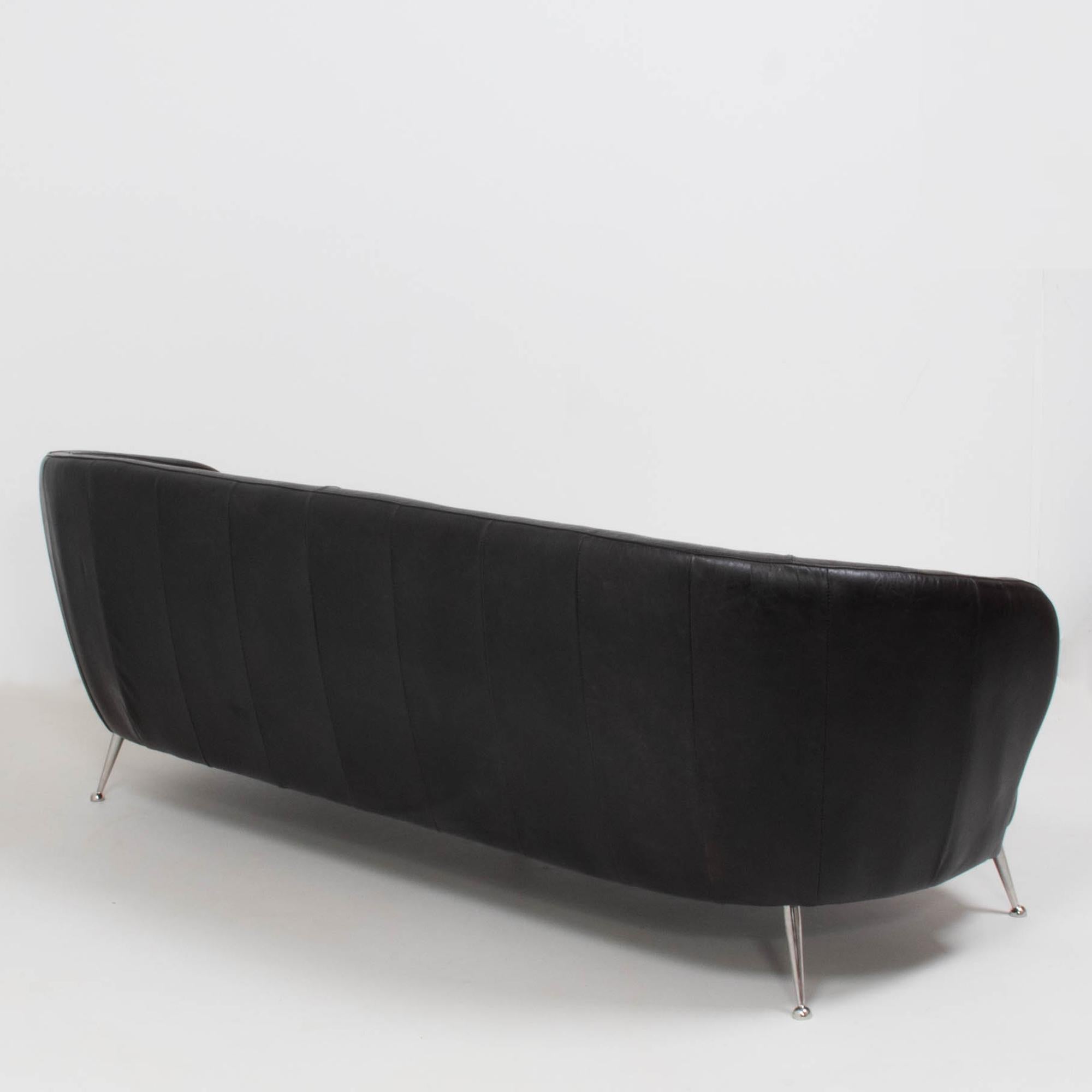 Italienisches geschwungenes dreisitziges Vintage-Sofa aus Leder, 1960er Jahre im Zustand „Gut“ in London, GB