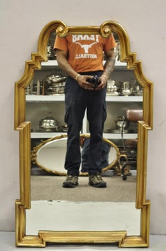 Espejo de pared dorado con arco de estilo italiano vintage by The Uttermost Company