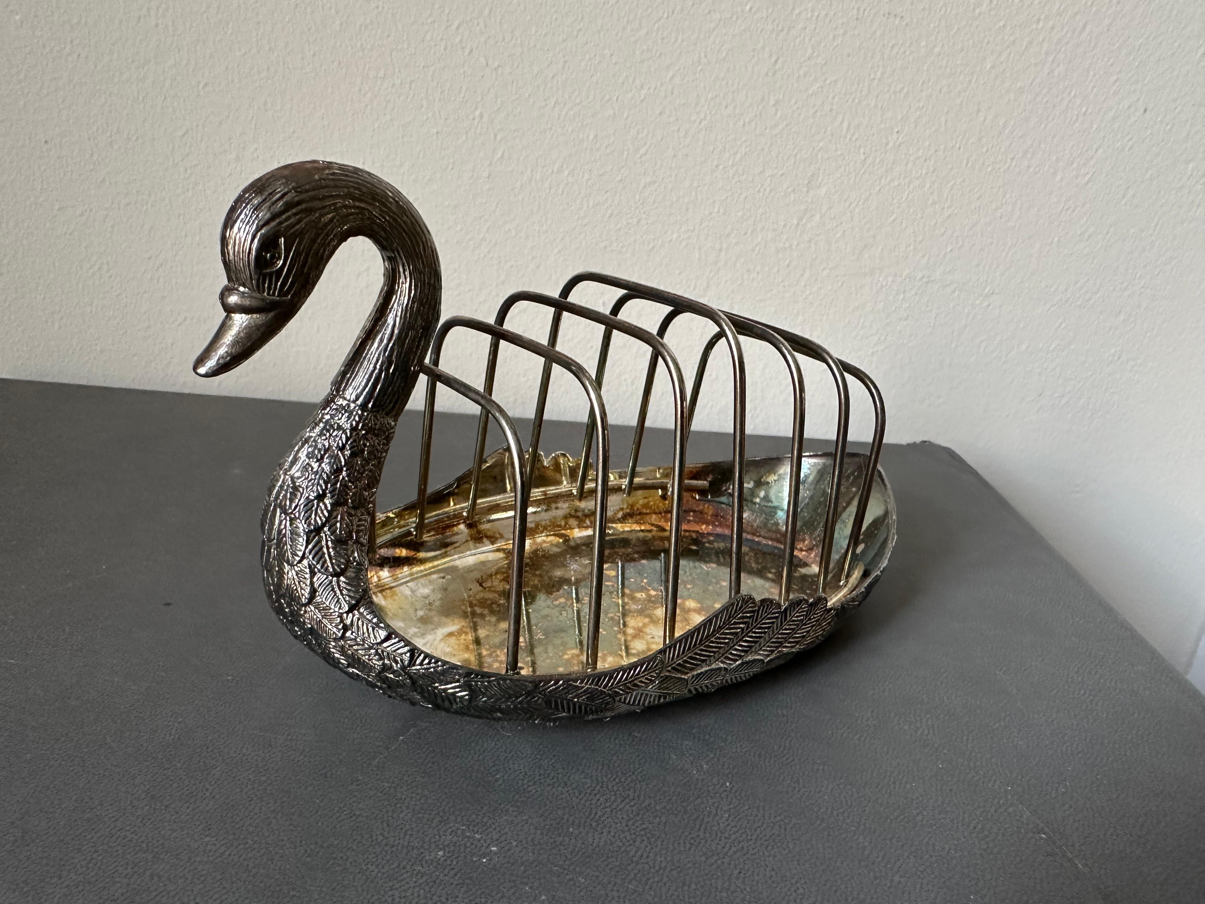 vintage Italian Swan Toast Rack, Silver-Plated, 1970s – Elegant and Versatile In Fair Condition For Sale In Hamburg, DE