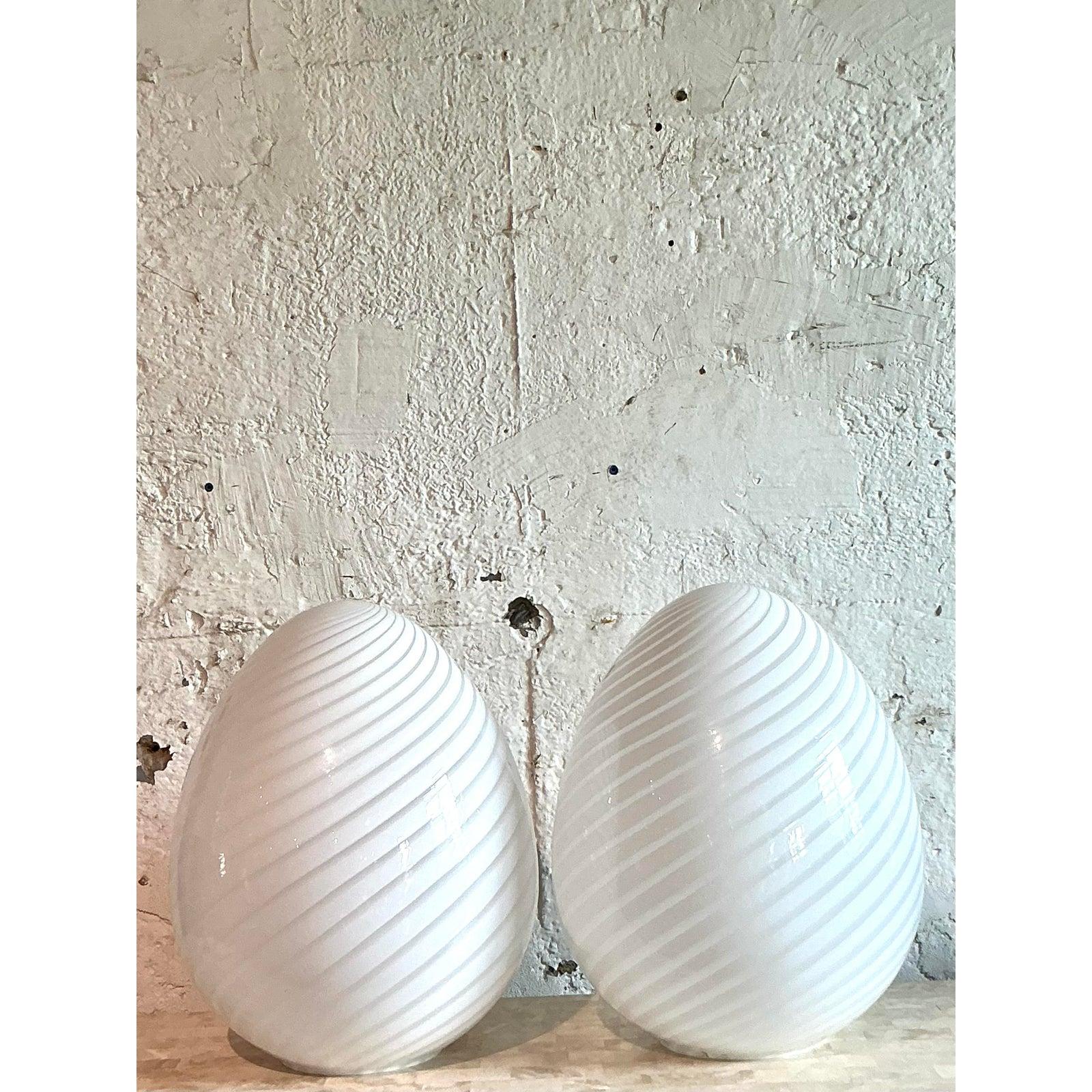 Pareja de Lámparas de Huevo de Cristal Remolino Vintage Italianas de Murano Italiano en venta