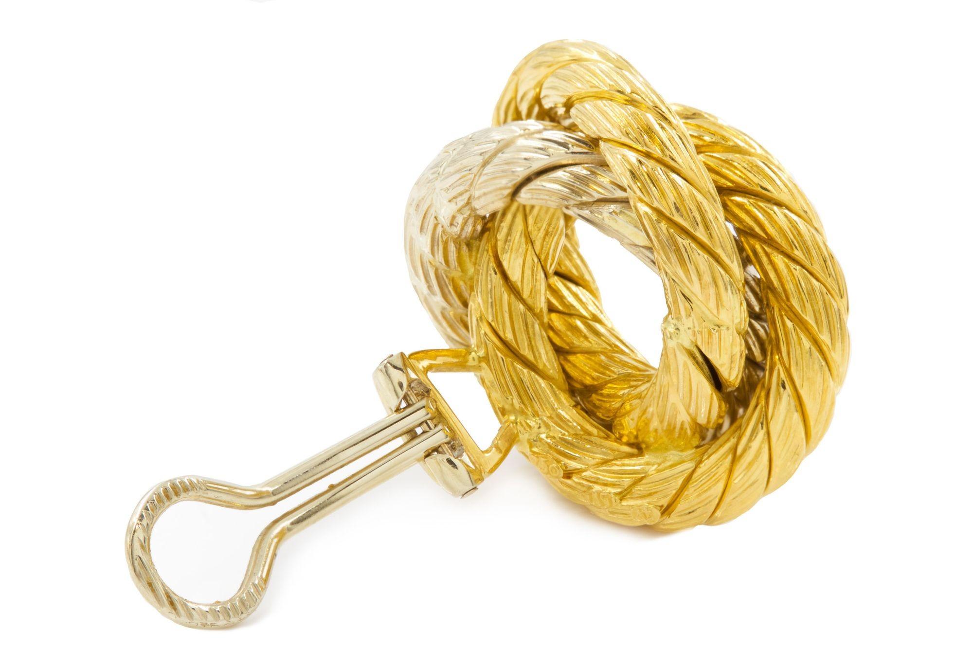 Italienische wirbelnde und gewebte Ohrringe aus 18k Gold im Angebot 1