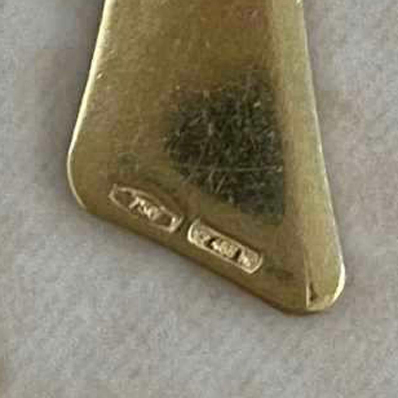 Rétro Ciondolo italiano vintage con design a T, oro giallo 18 carati in vendita