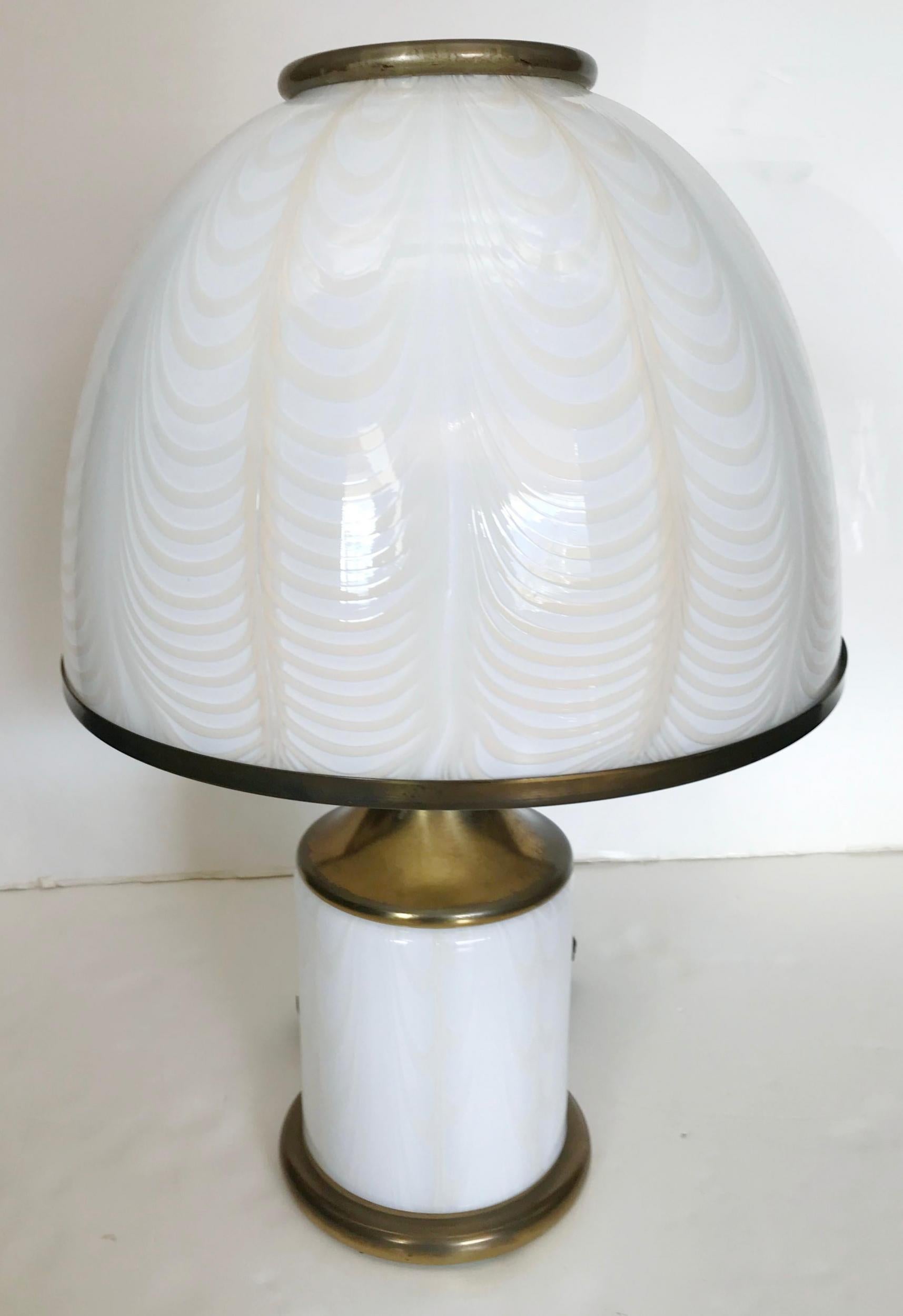 Lampe de bureau italienne vintage avec verre de Murano crème par F. Fabbian pour Mazzega, 1970 en vente 3