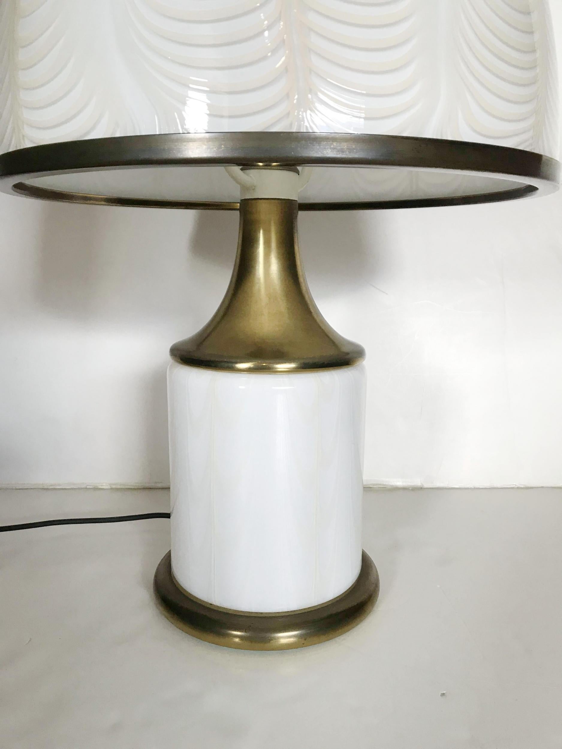 Lampe de bureau italienne vintage avec verre de Murano crème par F. Fabbian pour Mazzega, 1970 en vente 4