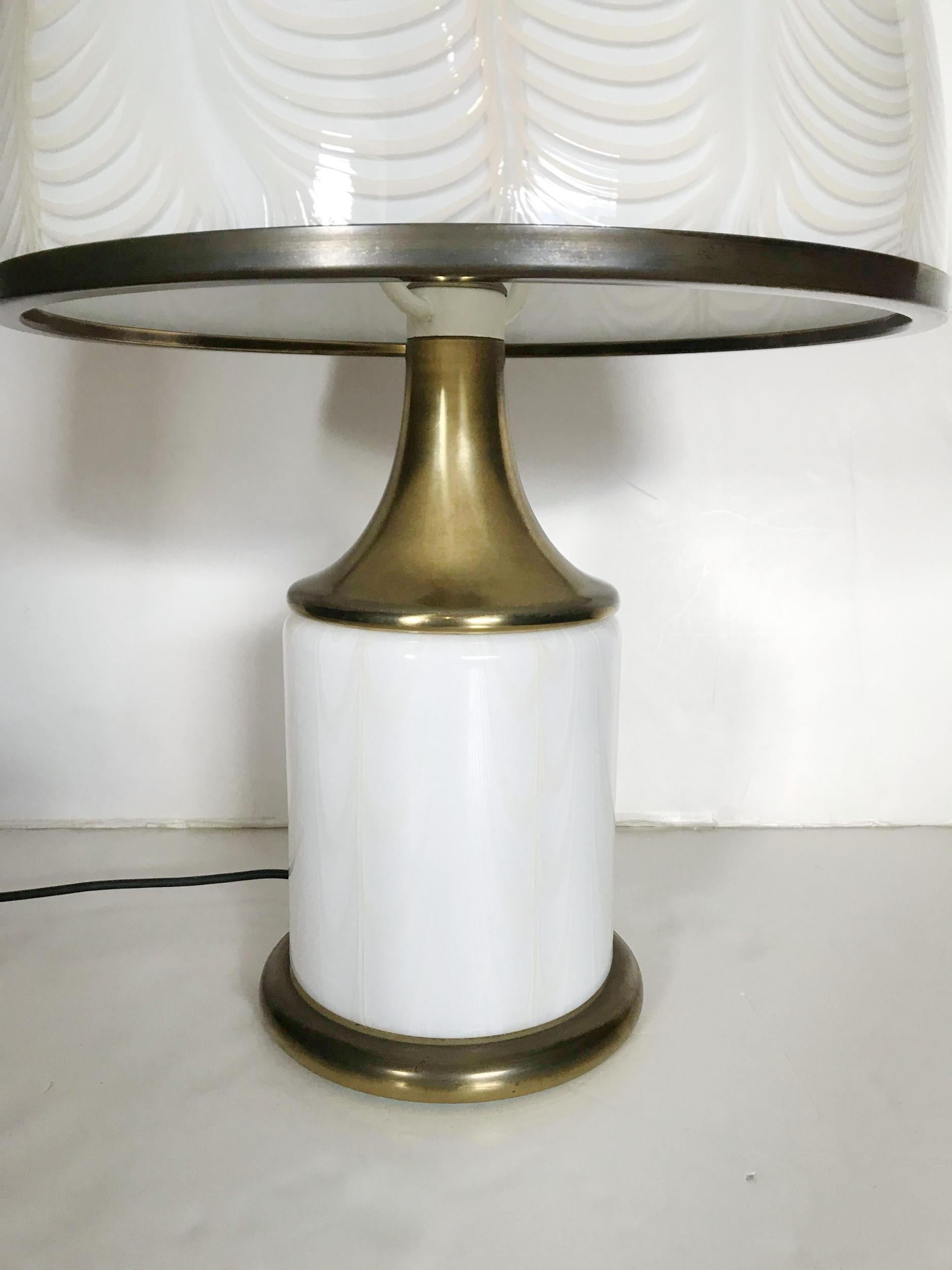 Vintage Italian Table Lamp w/ Cream Murano Glass by F. Fabbian for Mazzega, 1970 For Sale 4