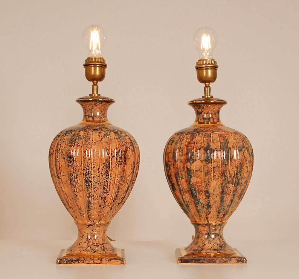 Vintage Italian Lampes de Table Céramique Faux Marbre Rose Bleu Or - Une Paire Bon état - En vente à Wommelgem, VAN