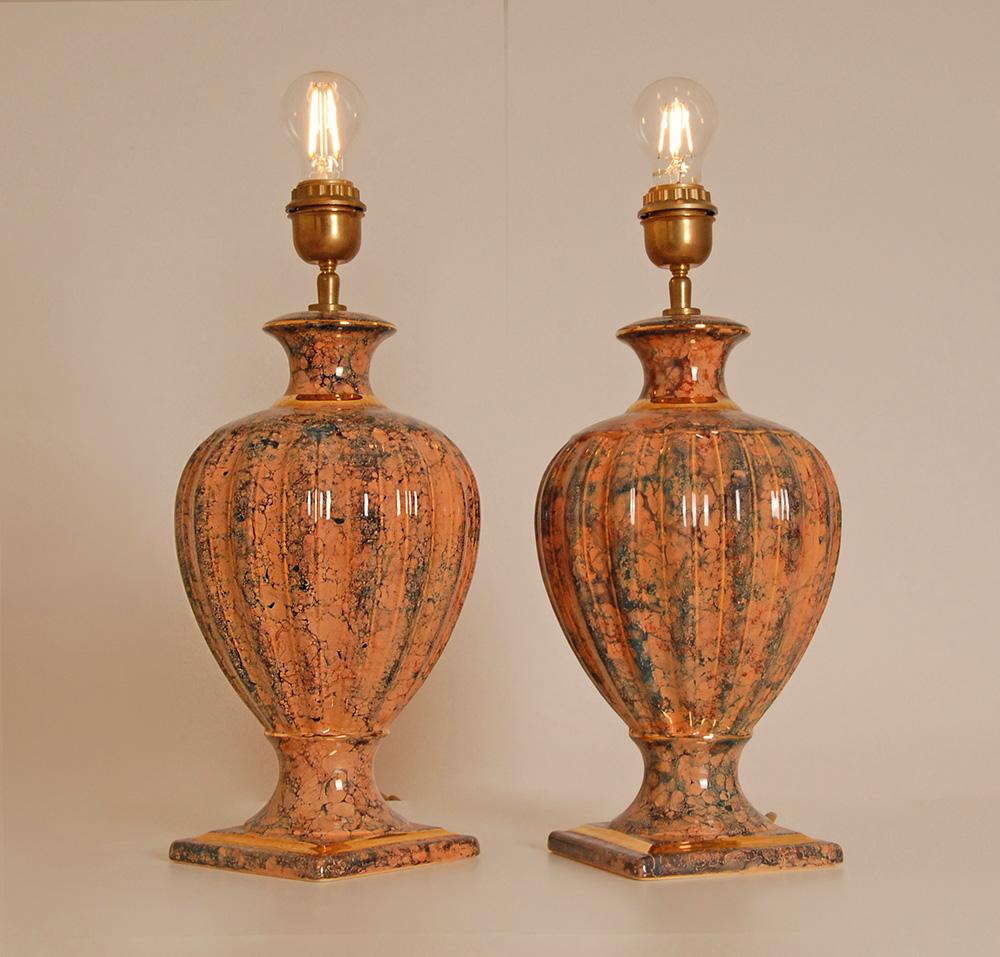 Vintage Italian Lampes de Table Céramique Faux Marbre Rose Bleu Or - Une Paire en vente 1