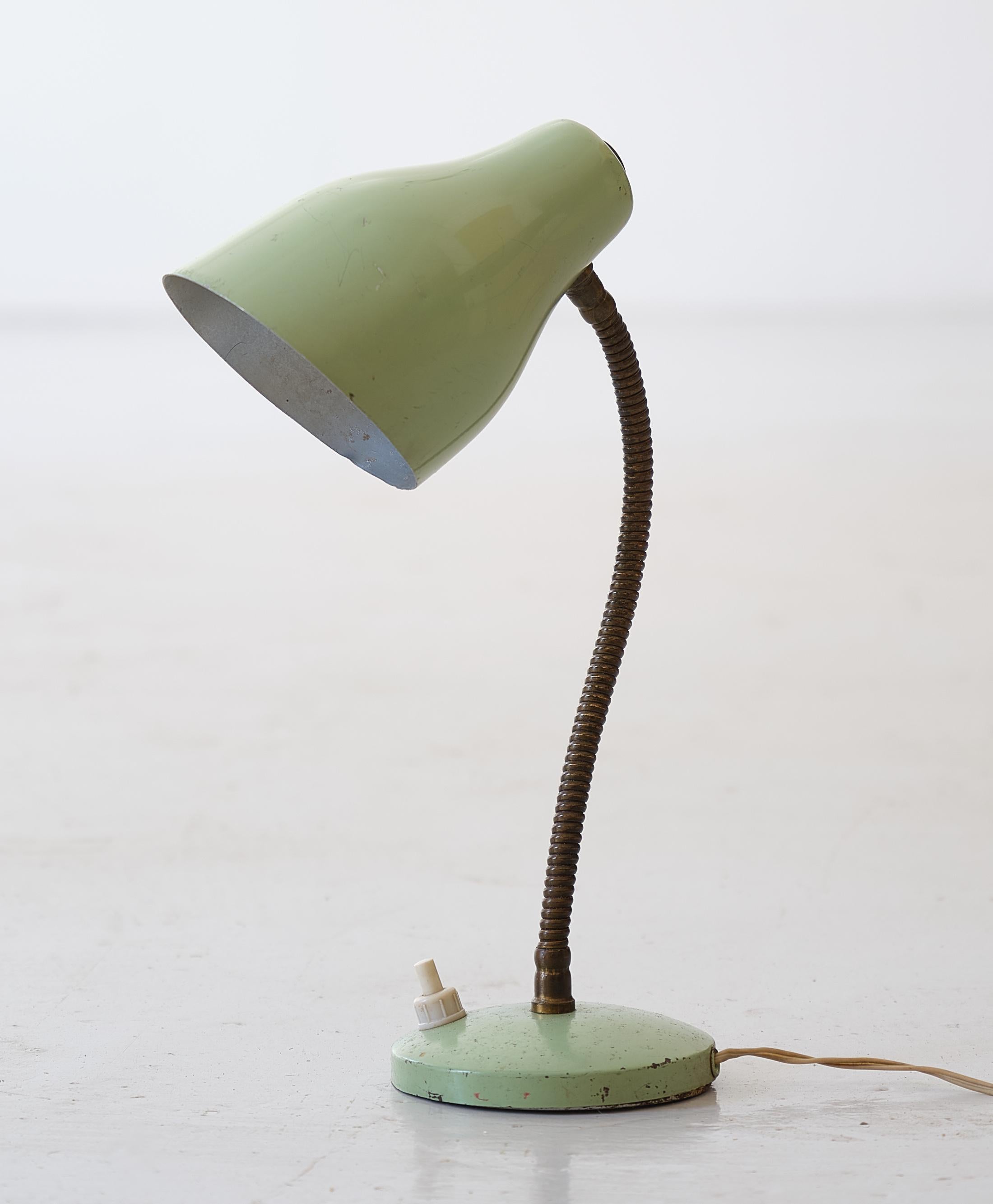 Vintage Italian Table or Desk lamp in Light Green Metal and Brass, 1950 1