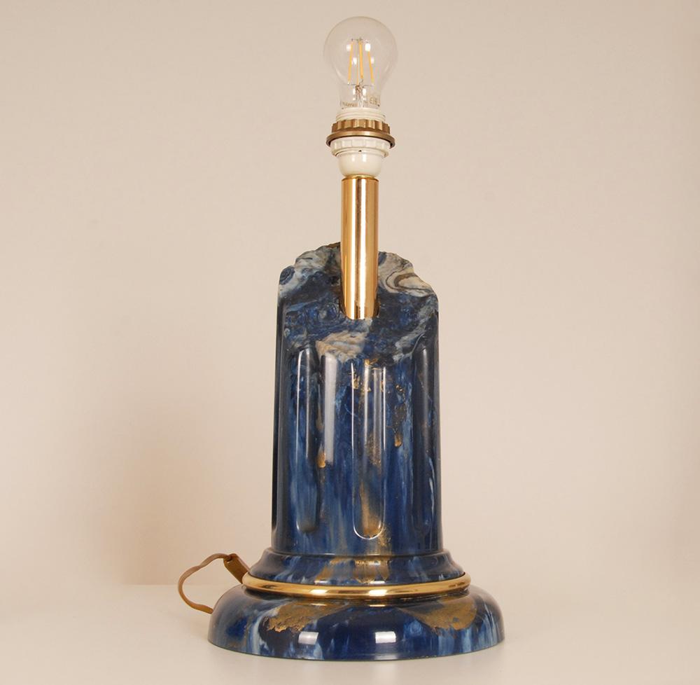 Vintage Italian Tablelamps Lapislázuli imitación mármol Lámpara de columna azul y oro Latón en venta