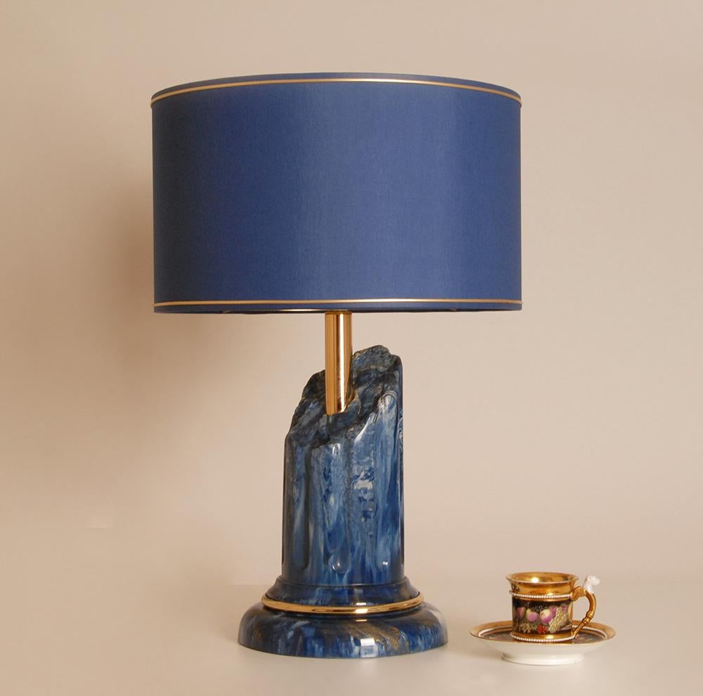Vintage Italian Tablelamps Lapislázuli imitación mármol Lámpara de columna azul y oro en venta 1