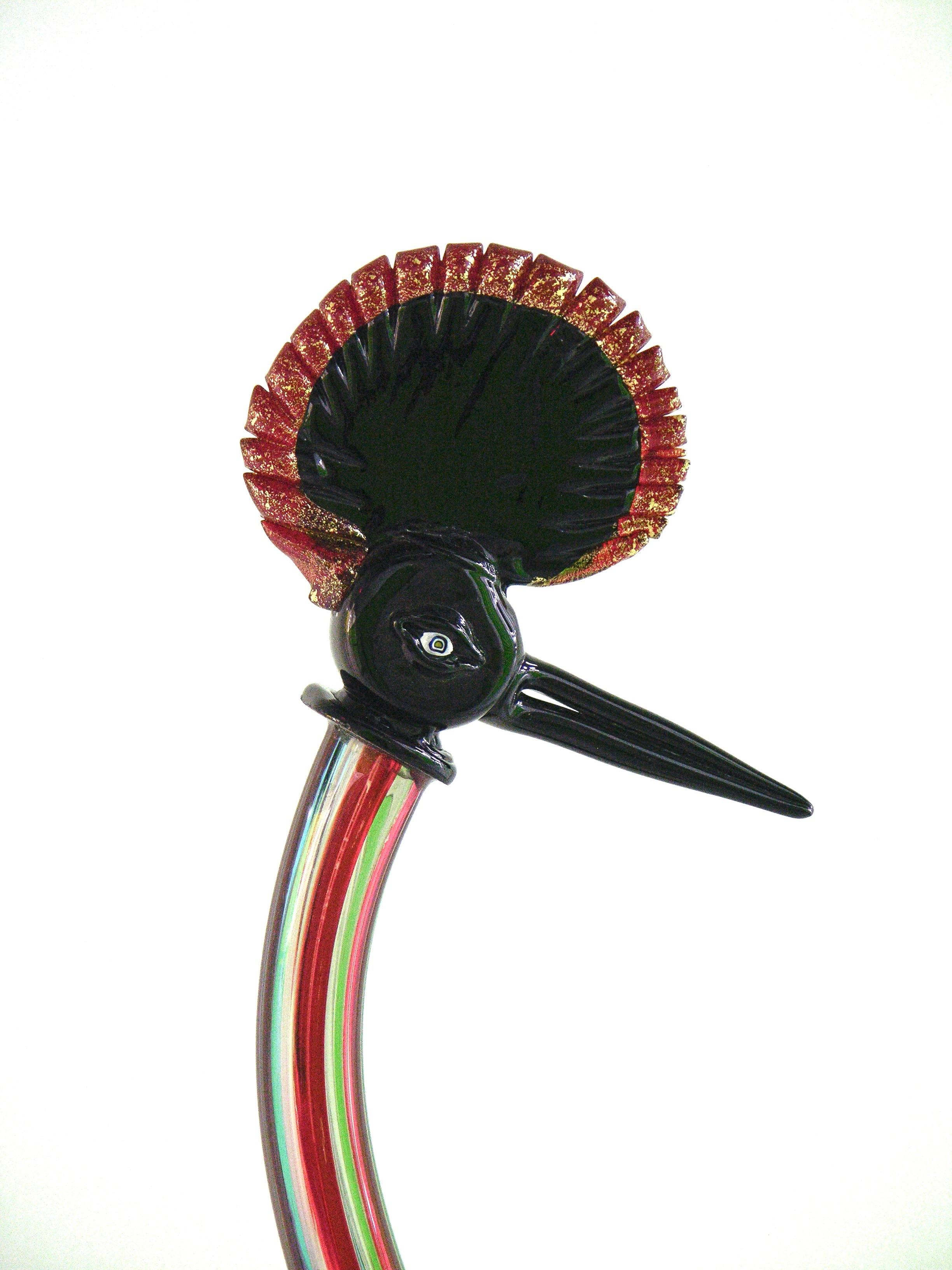 Vintage Italian Tall Red Blue Green White Glass Crested Bird Sculpture in vendita 3