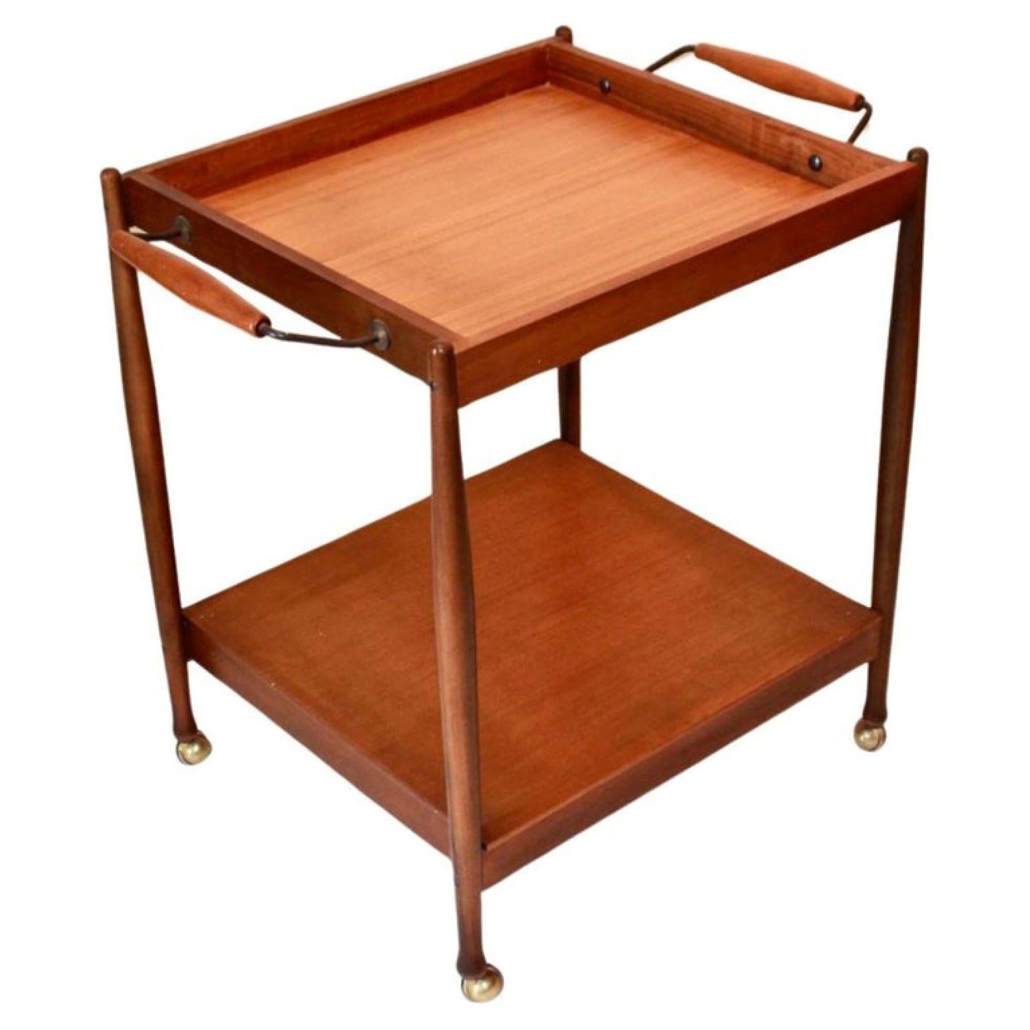 Vintage Italian Teak Bar Cart by Fratelli Reguitti, 1950s

This Vintage Teak Bar Cart, designed by Fratelli Reguitti in the 1950s, is a rare piece of Italian design. Crafted with a teak wood structure, it features elegant brass bars and