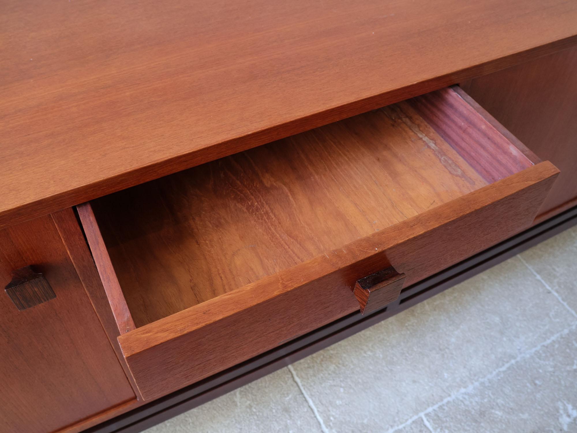 Vintage Italian teak sideboard in the style of Vittorio Dassi, 1970s For Sale 8