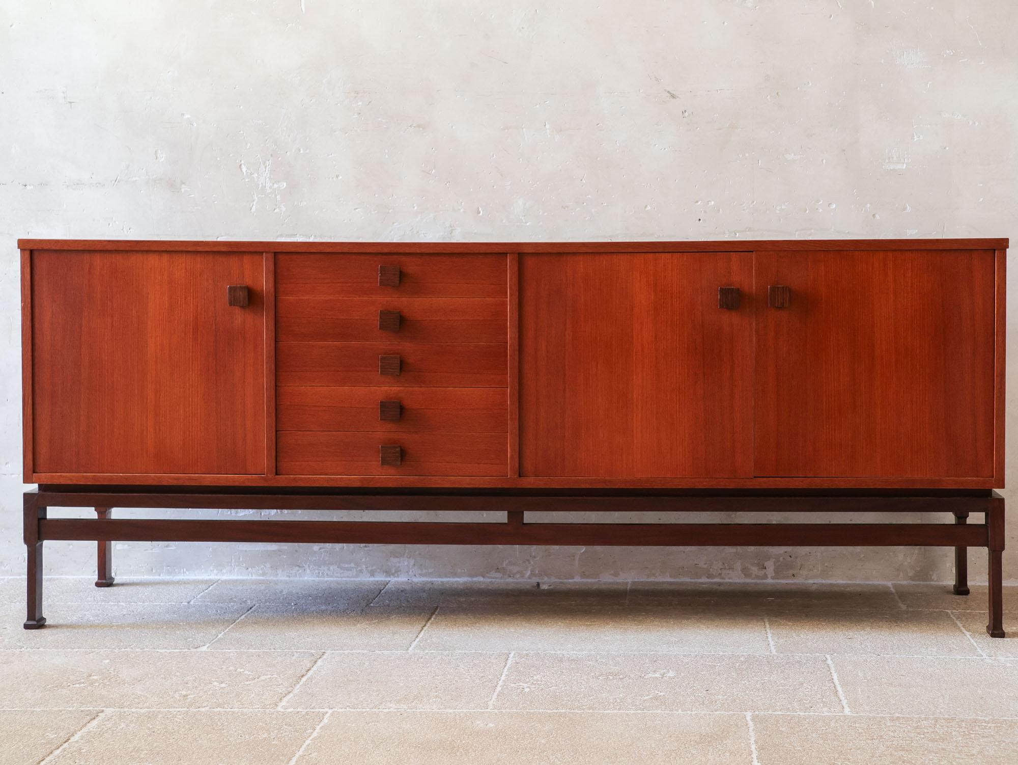 Teak Vintage Italian teak sideboard in the style of Vittorio Dassi, 1970s For Sale