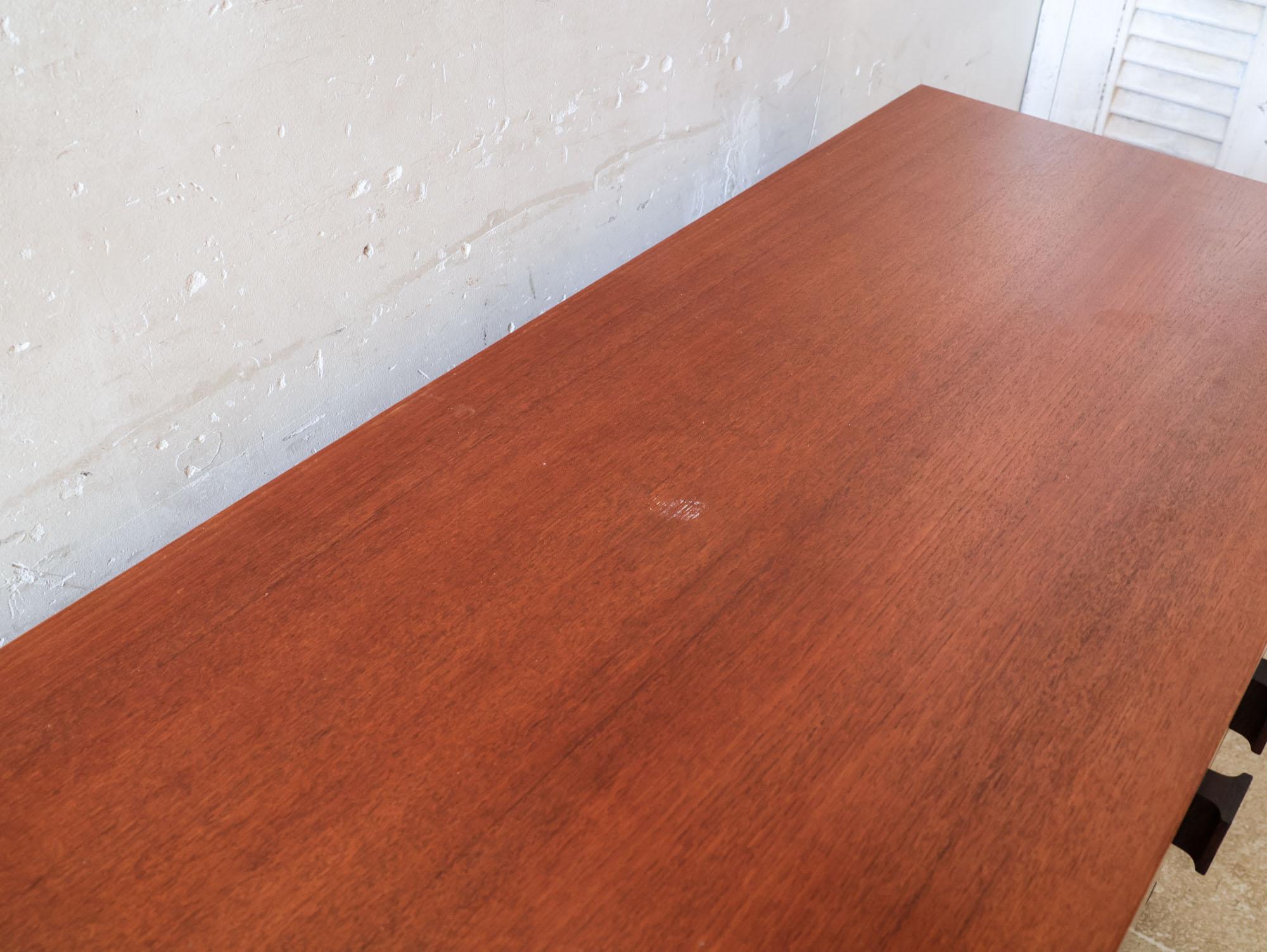 Vintage Italian teak sideboard in the style of Vittorio Dassi, 1970s For Sale 3