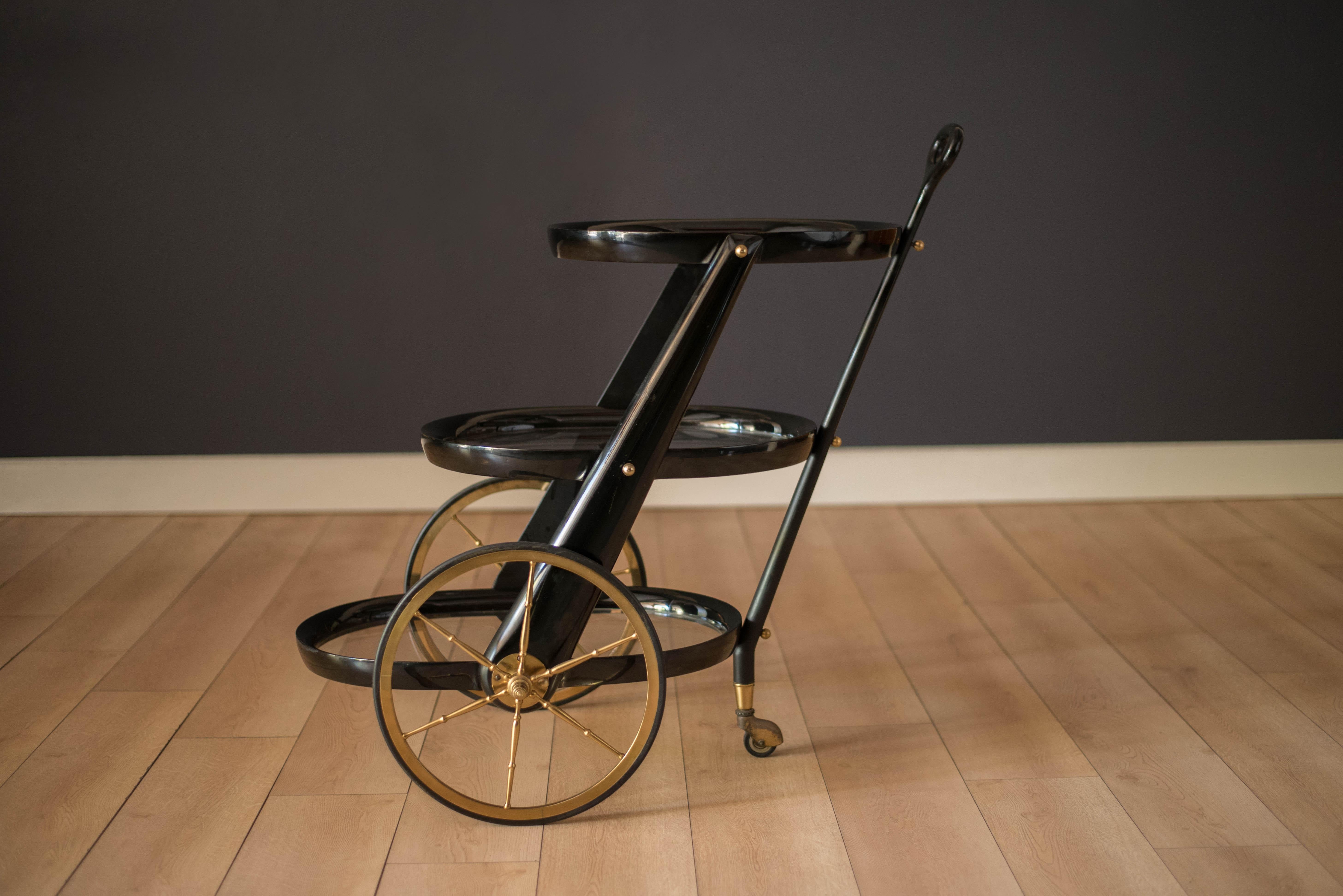 Mid-Century moderno Carrello da bar italiano vintage a tre piani laccato nero di Aldo Tura in vendita