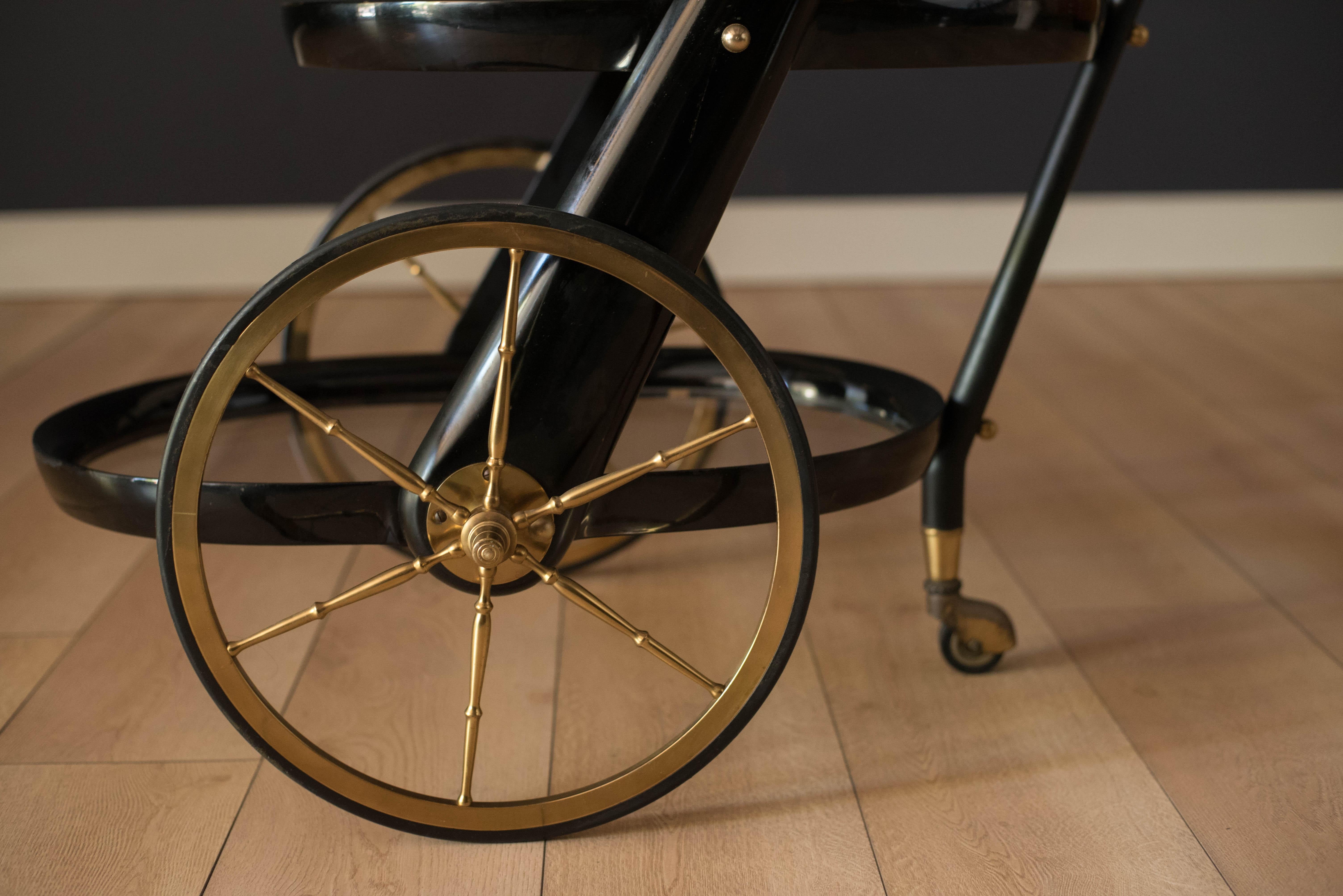 Italiano Carrello da bar italiano vintage a tre piani laccato nero di Aldo Tura in vendita