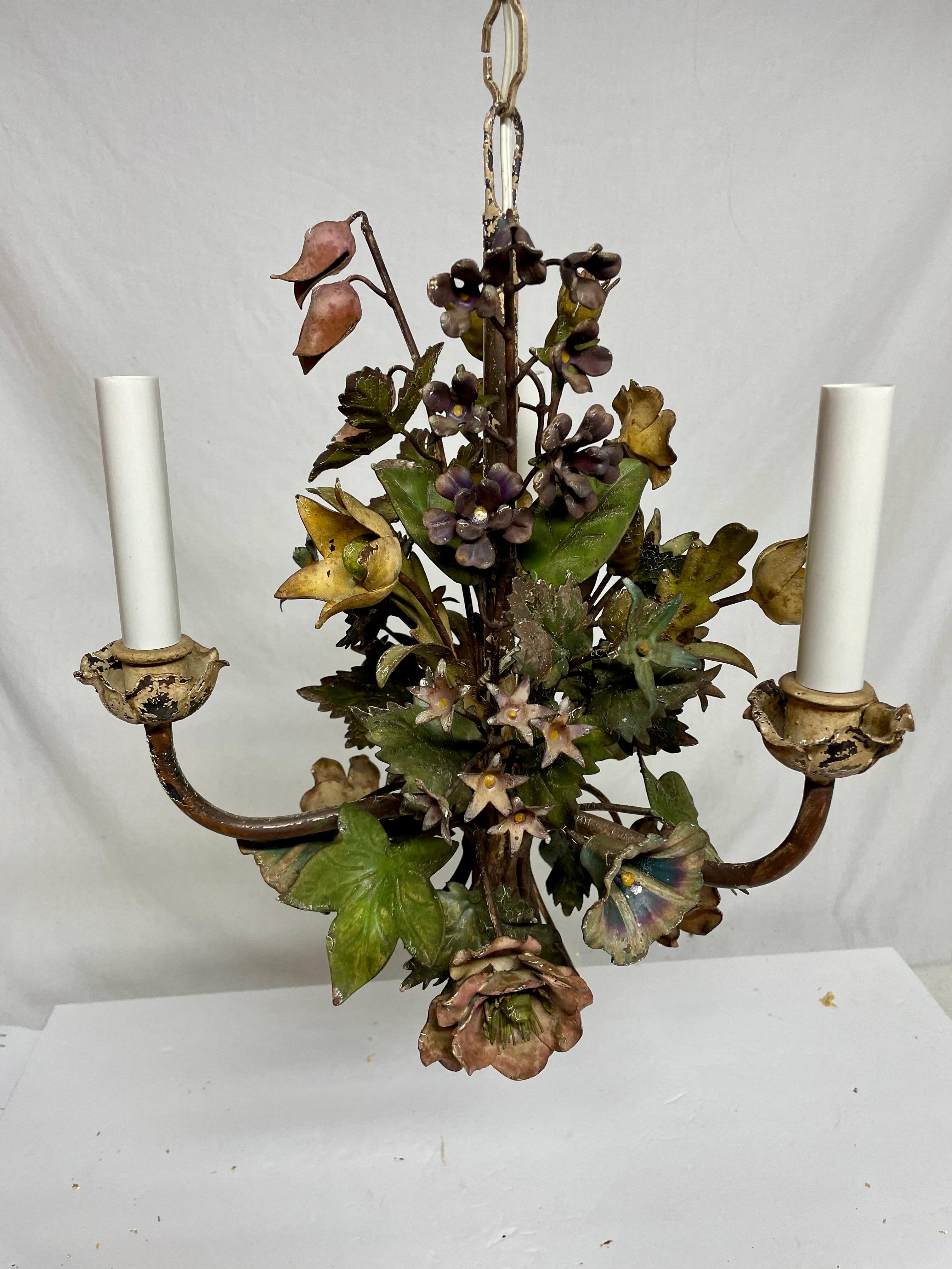 Vintage Italian Tole Floral Bouquet Kronleuchter (Hollywood Regency) im Angebot