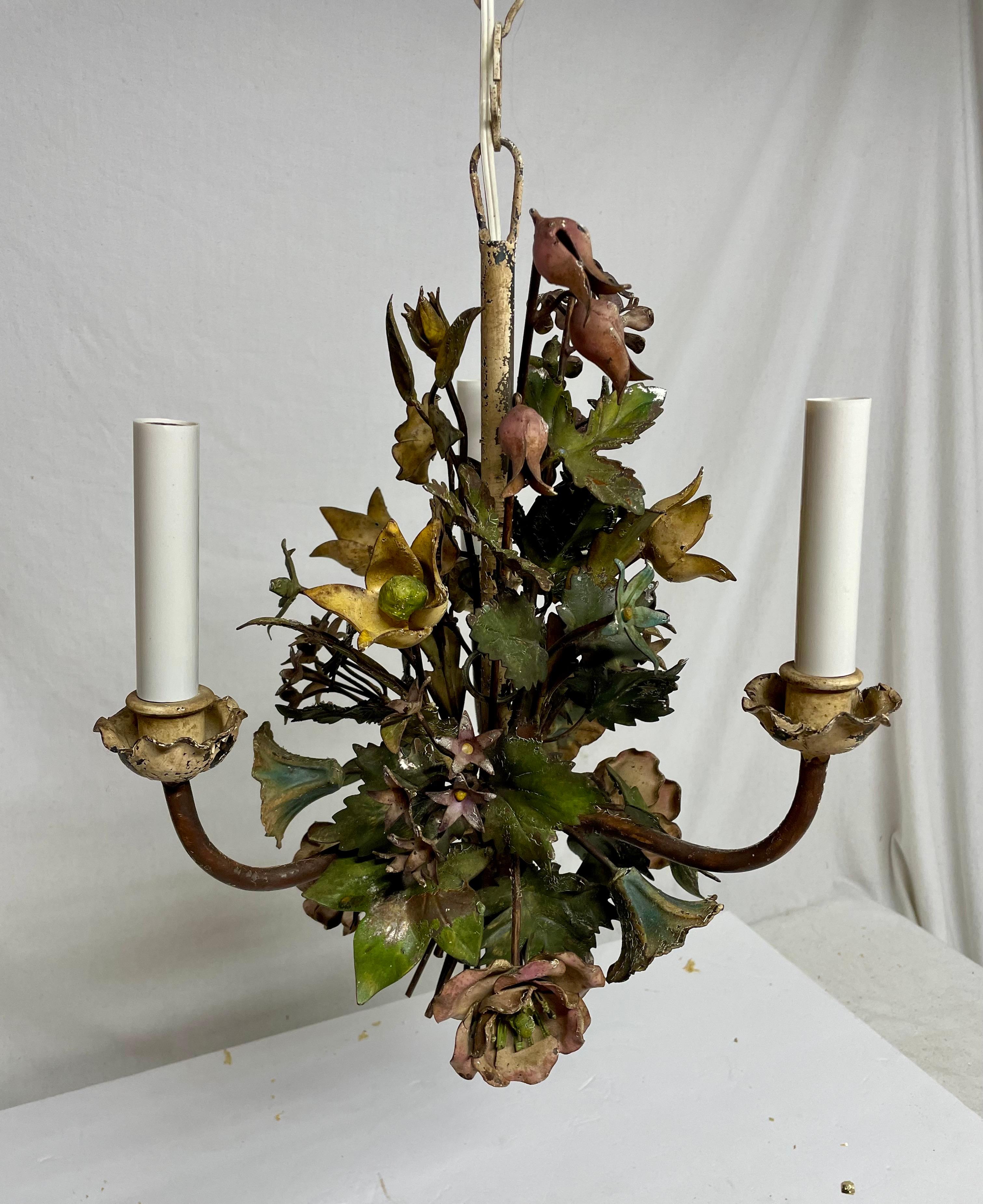 Vintage Italian Tole Floral Bouquet Kronleuchter (Italienisch) im Angebot