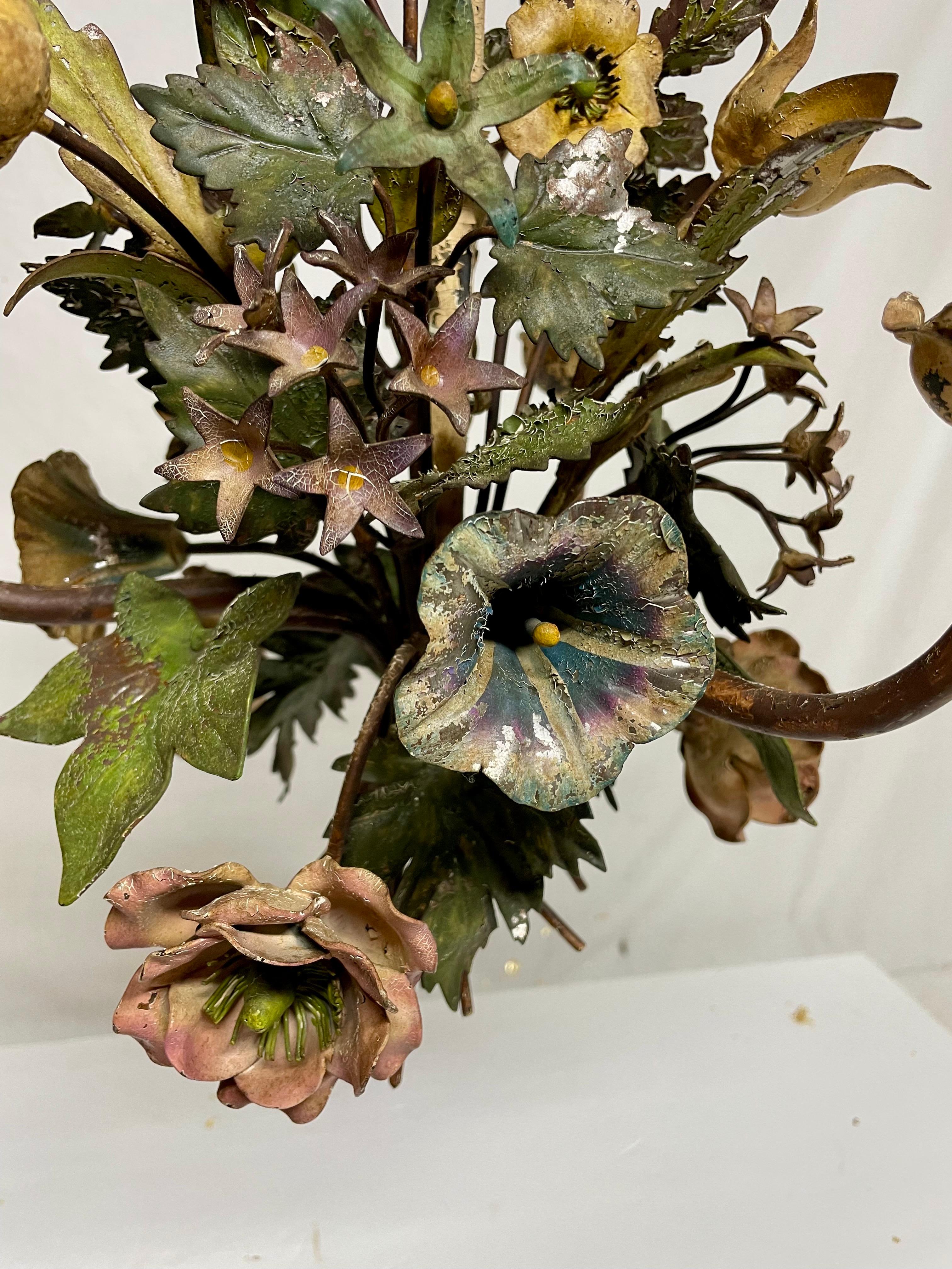 Vintage Italian Tole Floral Bouquet Kronleuchter im Zustand „Gut“ im Angebot in New York, NY