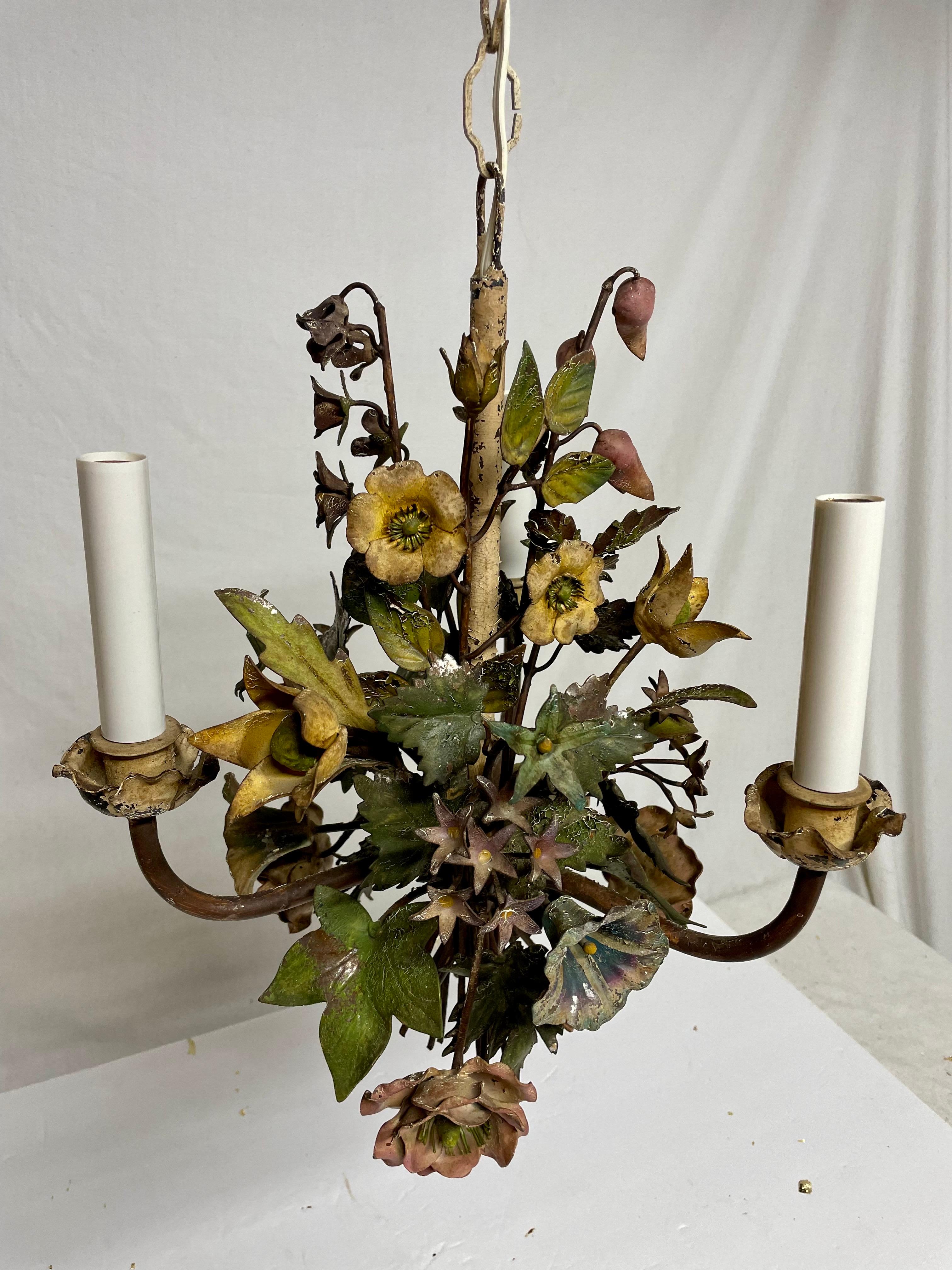 Vintage Italian Tole Floral Bouquet Kronleuchter (20. Jahrhundert) im Angebot