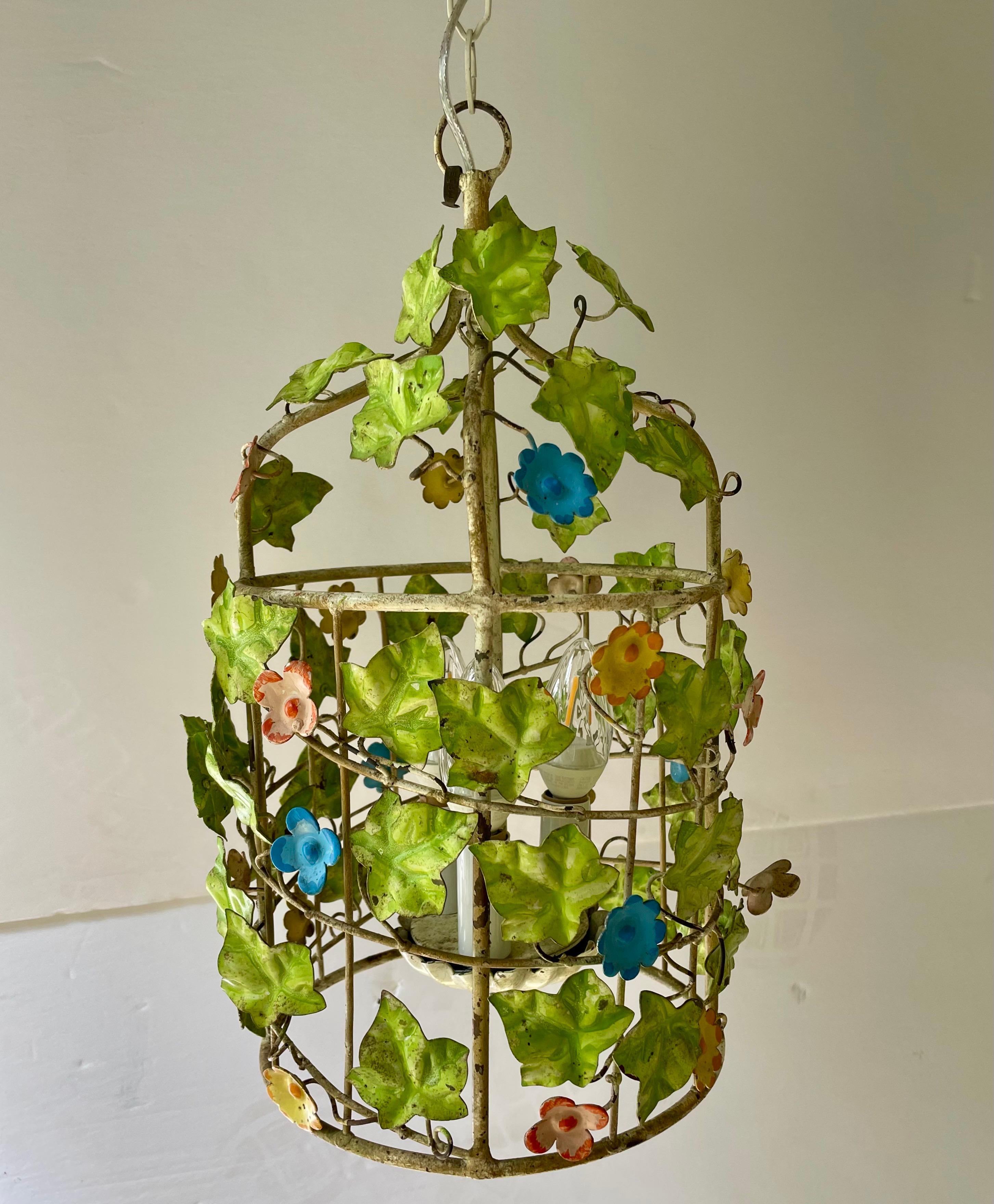 Lampadario floreale italiano vintage in tole in vendita 3