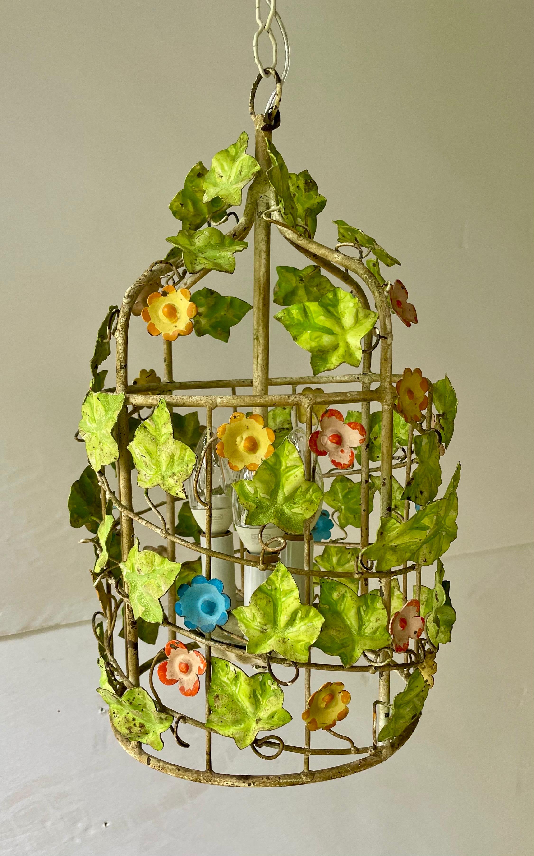 Lampadario floreale italiano vintage in tole in vendita 1