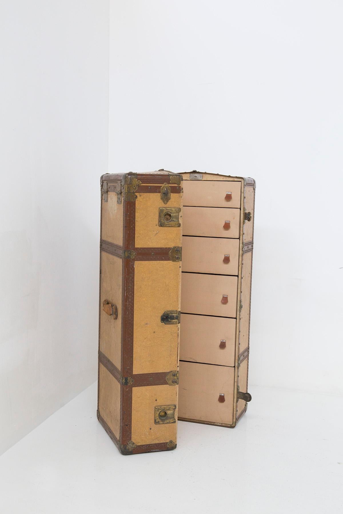 Brown Vintage Italian travel trunk cabinet brass and leather For Sale