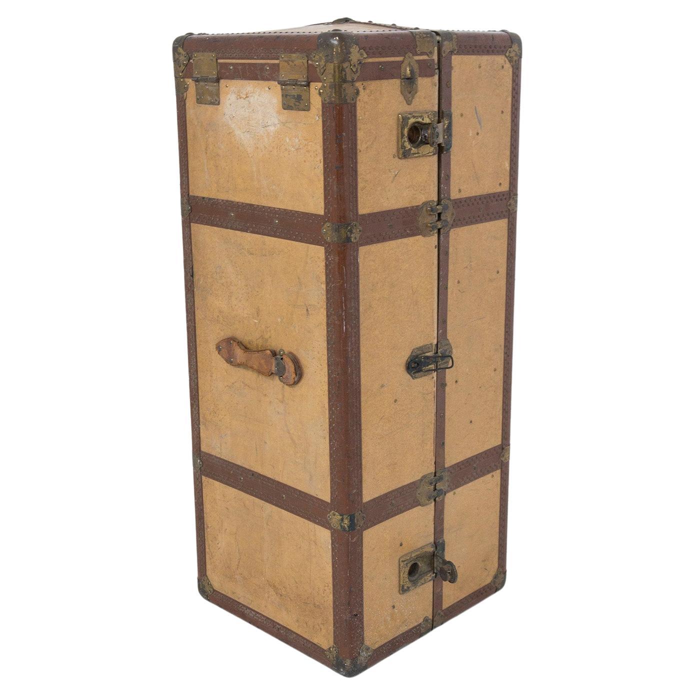 Vintage Italian travel trunk cabinet brass and leather For Sale