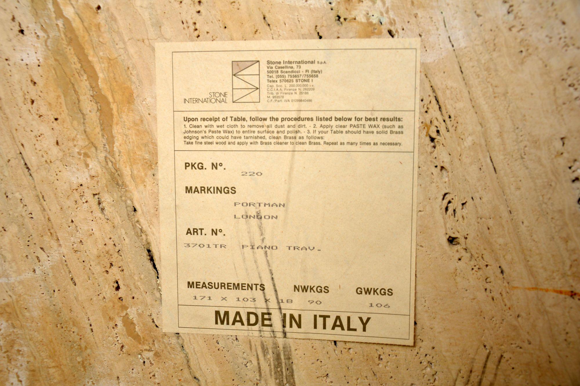 Table basse vintage italienne en travertin et laiton en vente 3