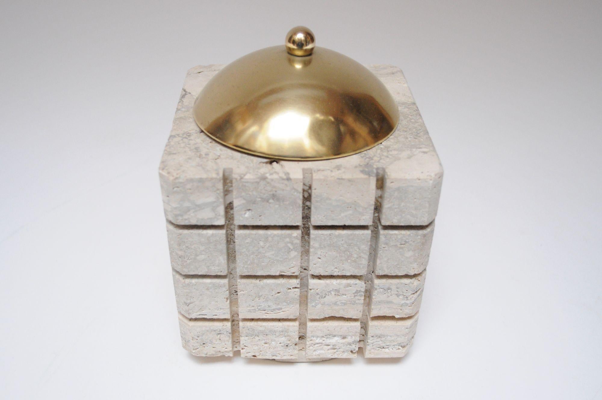 Dekorative Vintage-Würfelschachtel aus italienischem Travertin und Messing von Passeri für Ark Line (Moderne der Mitte des Jahrhunderts) im Angebot