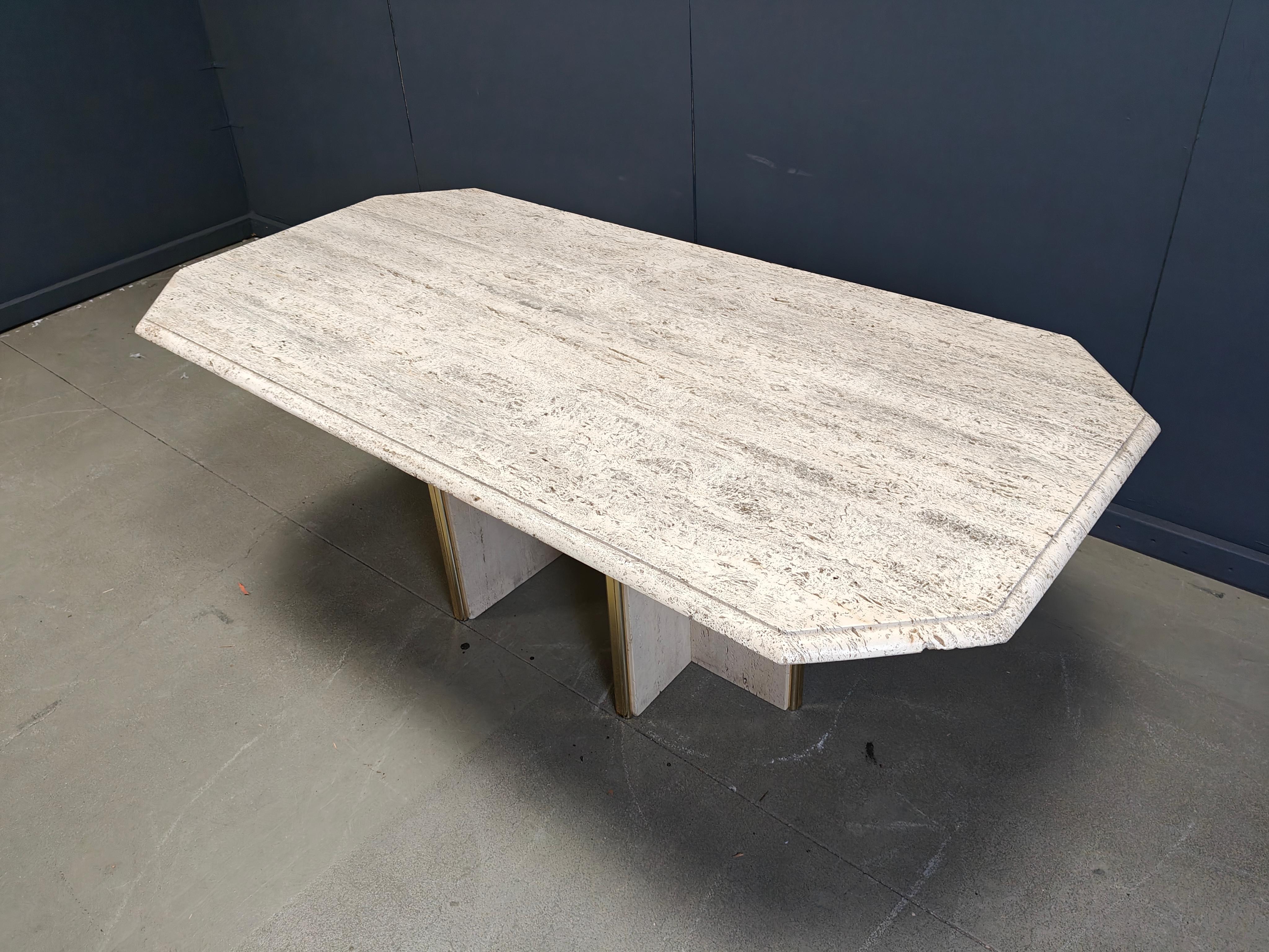 Fin du 20e siècle Table de salle à manger italienne vintage en travertin et laiton 1970 en vente