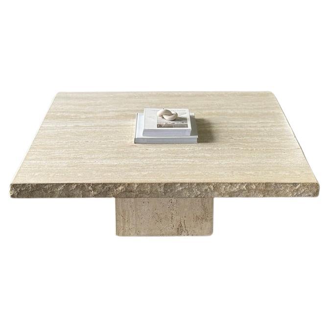 Table basse italienne vintage en travertin avec bord vif, par Stone International en vente