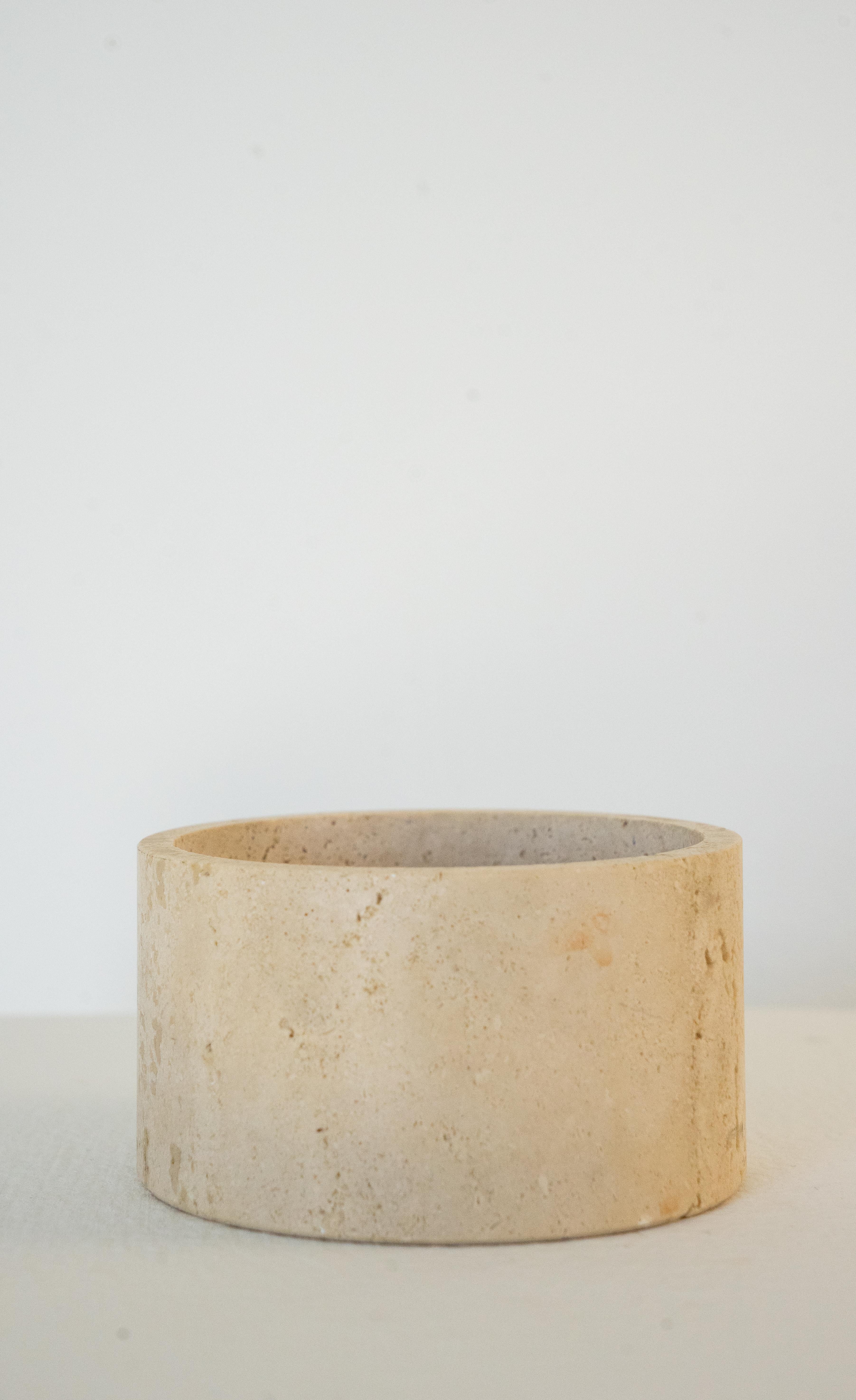 Beautiful architectural organic travertine vessel / cylinder bowl. 

Made in Italy. Circa 1970s. 

Great design that would compliment any setting or style of interior decor. 

Versatile design that would work well with most interior design