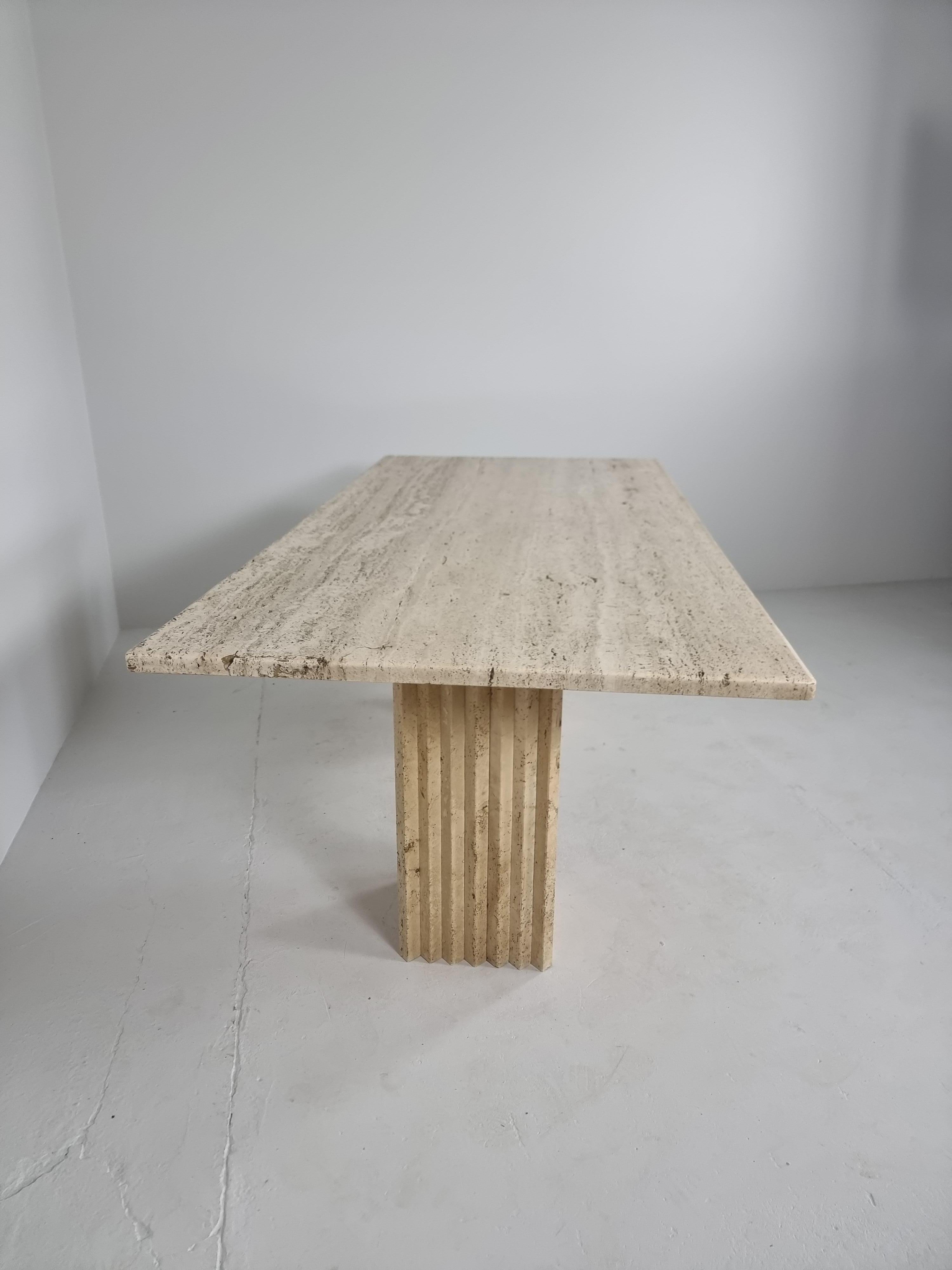 Vintage Italian Travertine Dining Table, 1970s In Good Condition In Sint-Niklaas, VOV