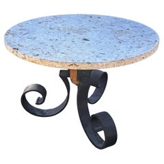 Vintage Italian Travertin Marmor Beistelltisch mit Scrolled Wrought Iron Base