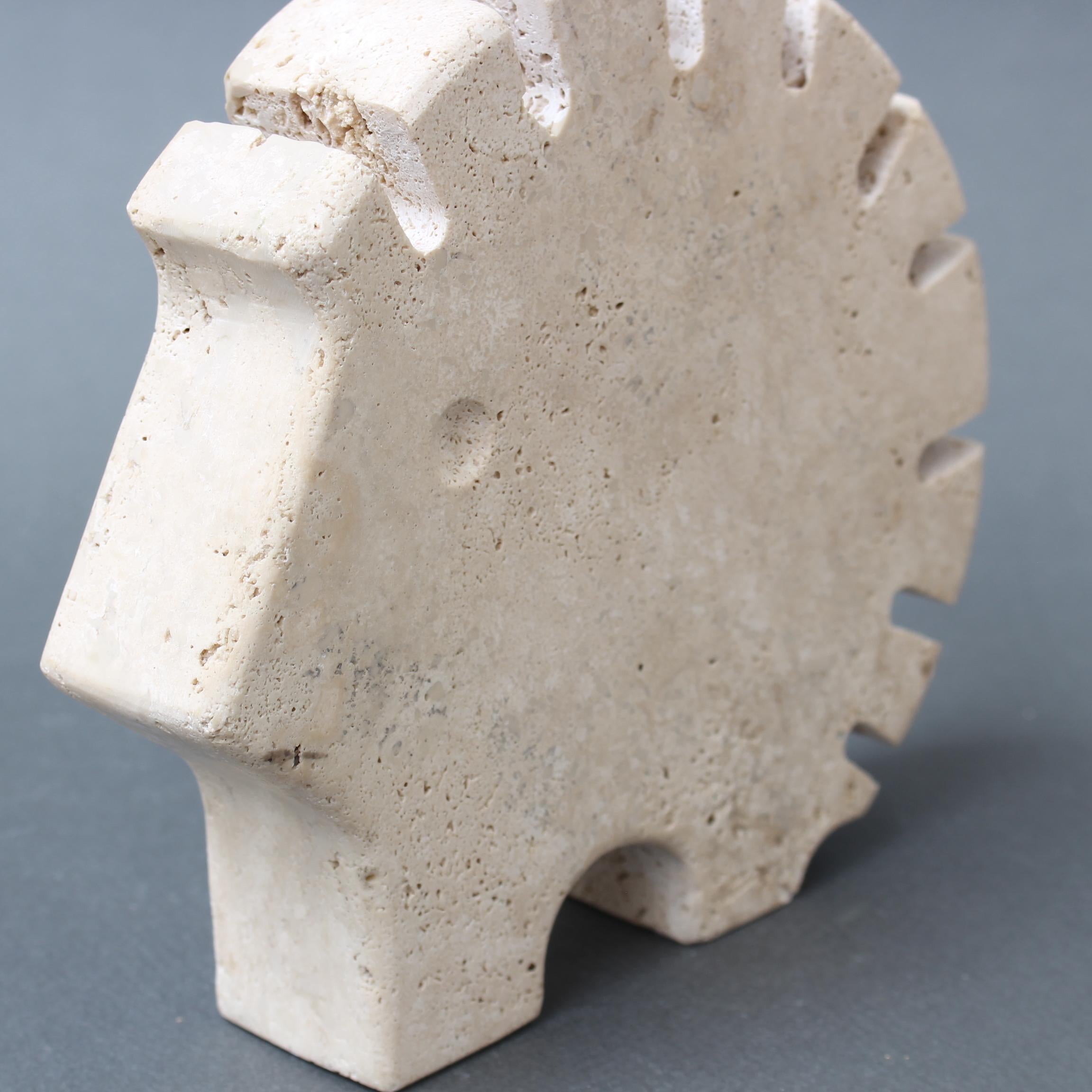 Escultura de mesa vintage italiana de travertino y puercoespín de Mannelli Bros Travertino en venta