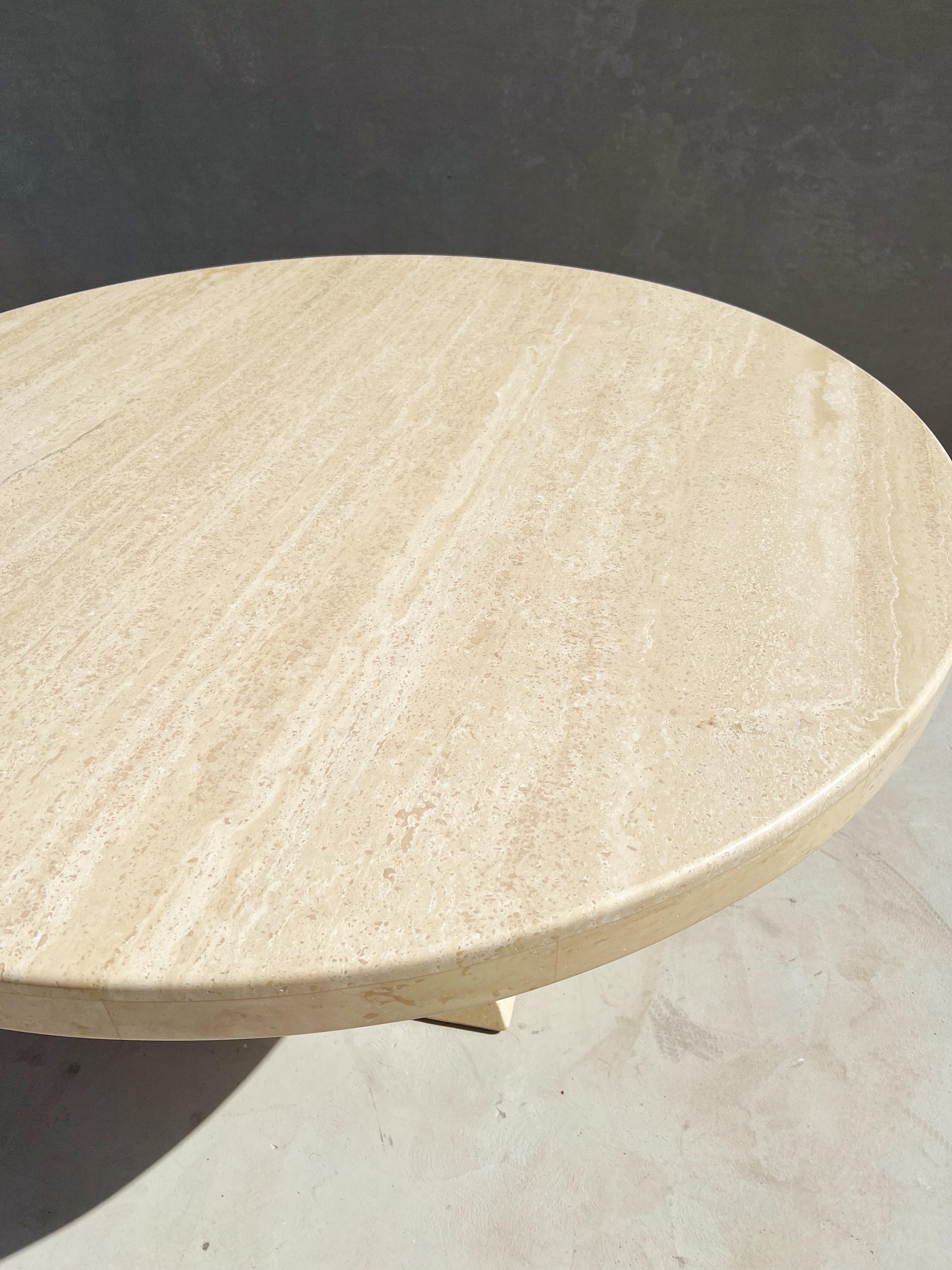 Vintage Italian Travertine Round Dining Table with Sculptural Base For Sale 1