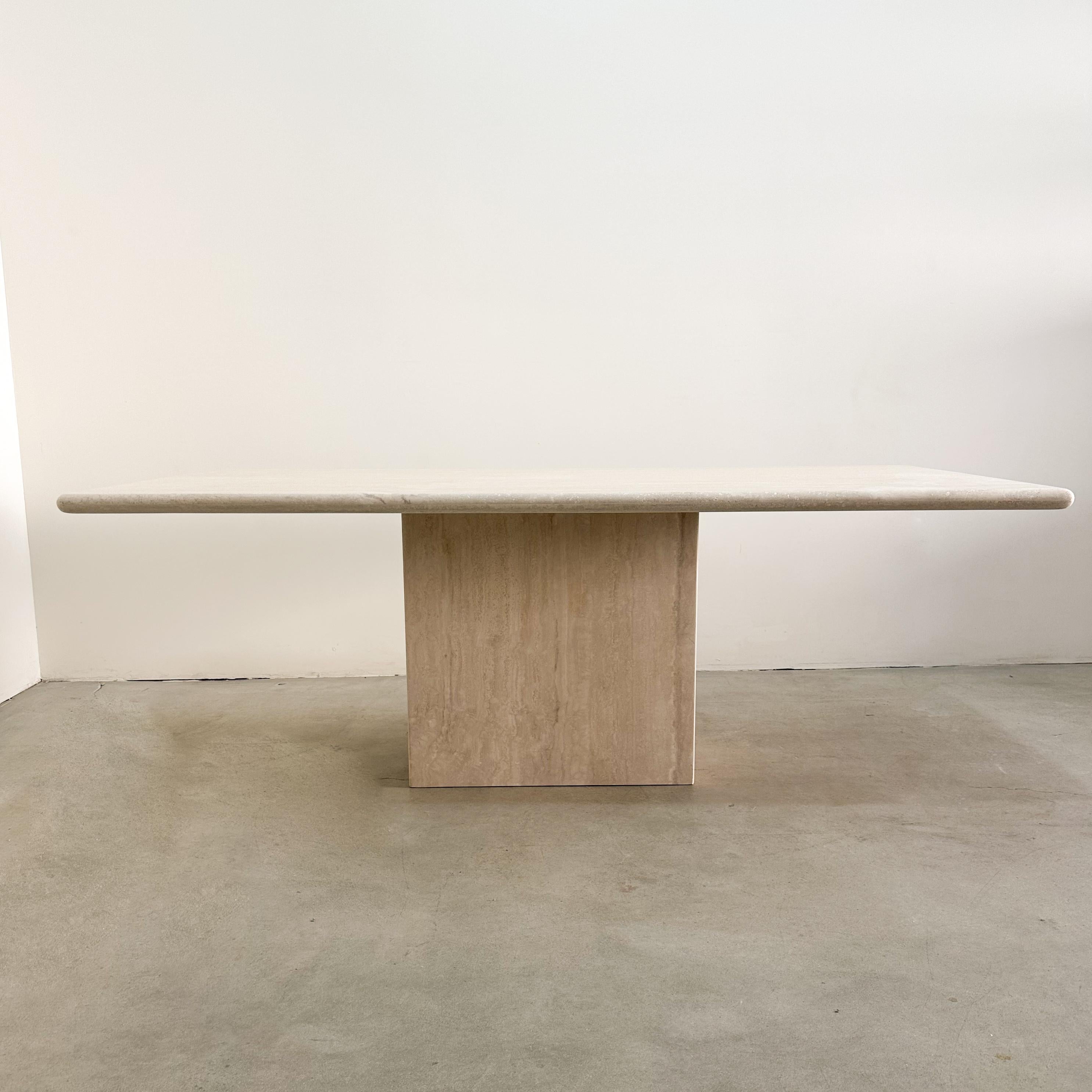 Italienischer Mid-Century Modern-Esstisch aus Travertin im Vintage-Stil, 1970er Jahre (Moderne der Mitte des Jahrhunderts)