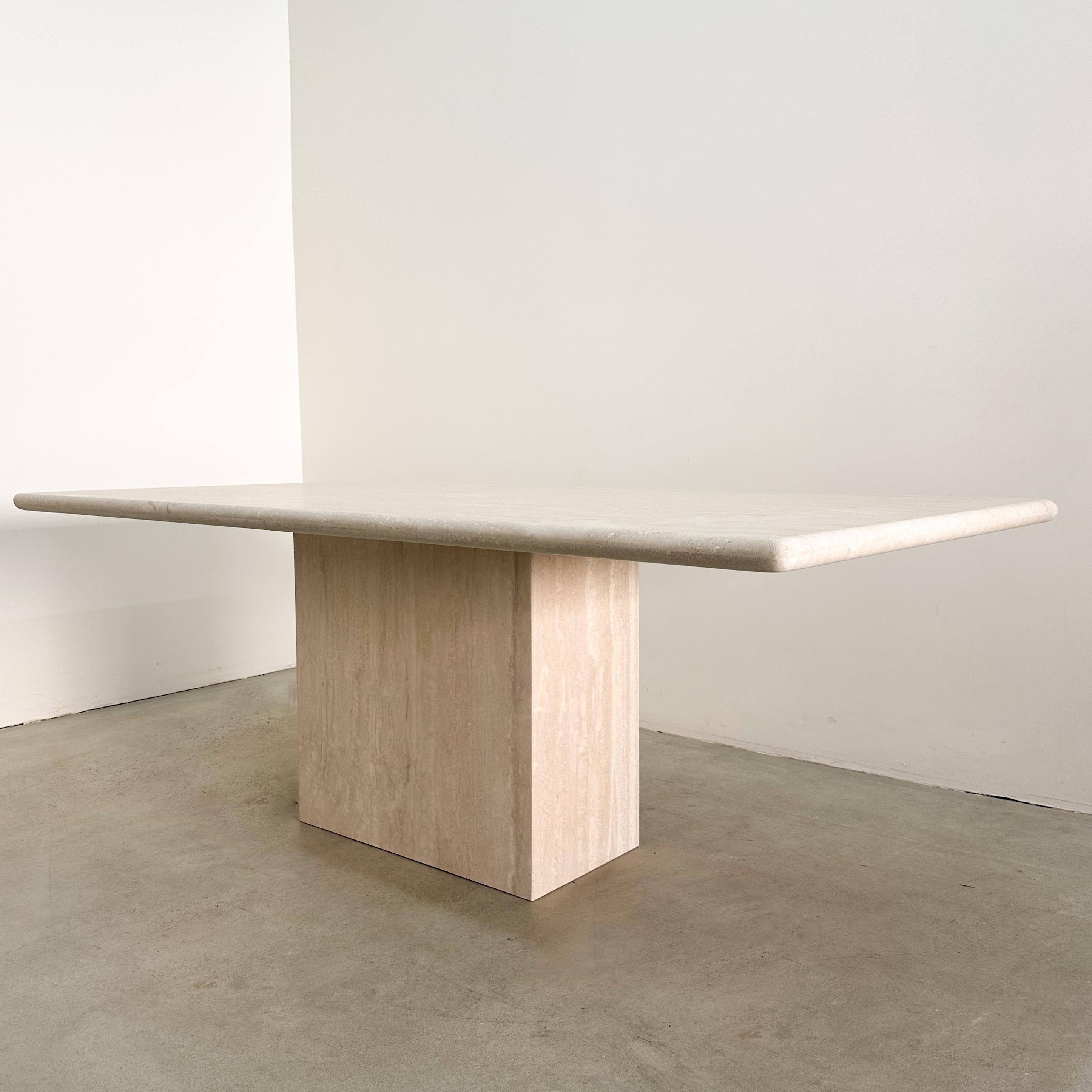 Italienischer Mid-Century Modern-Esstisch aus Travertin im Vintage-Stil, 1970er Jahre 2