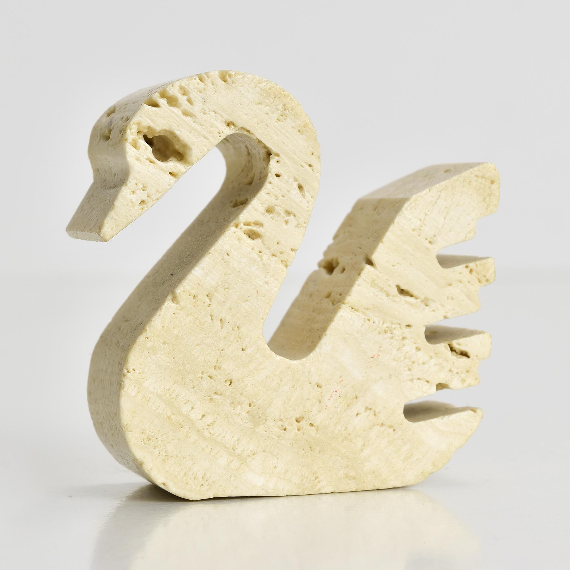 Italiano Scultura di uccello cigno in travertino vintage Fratelli Mannelli in vendita
