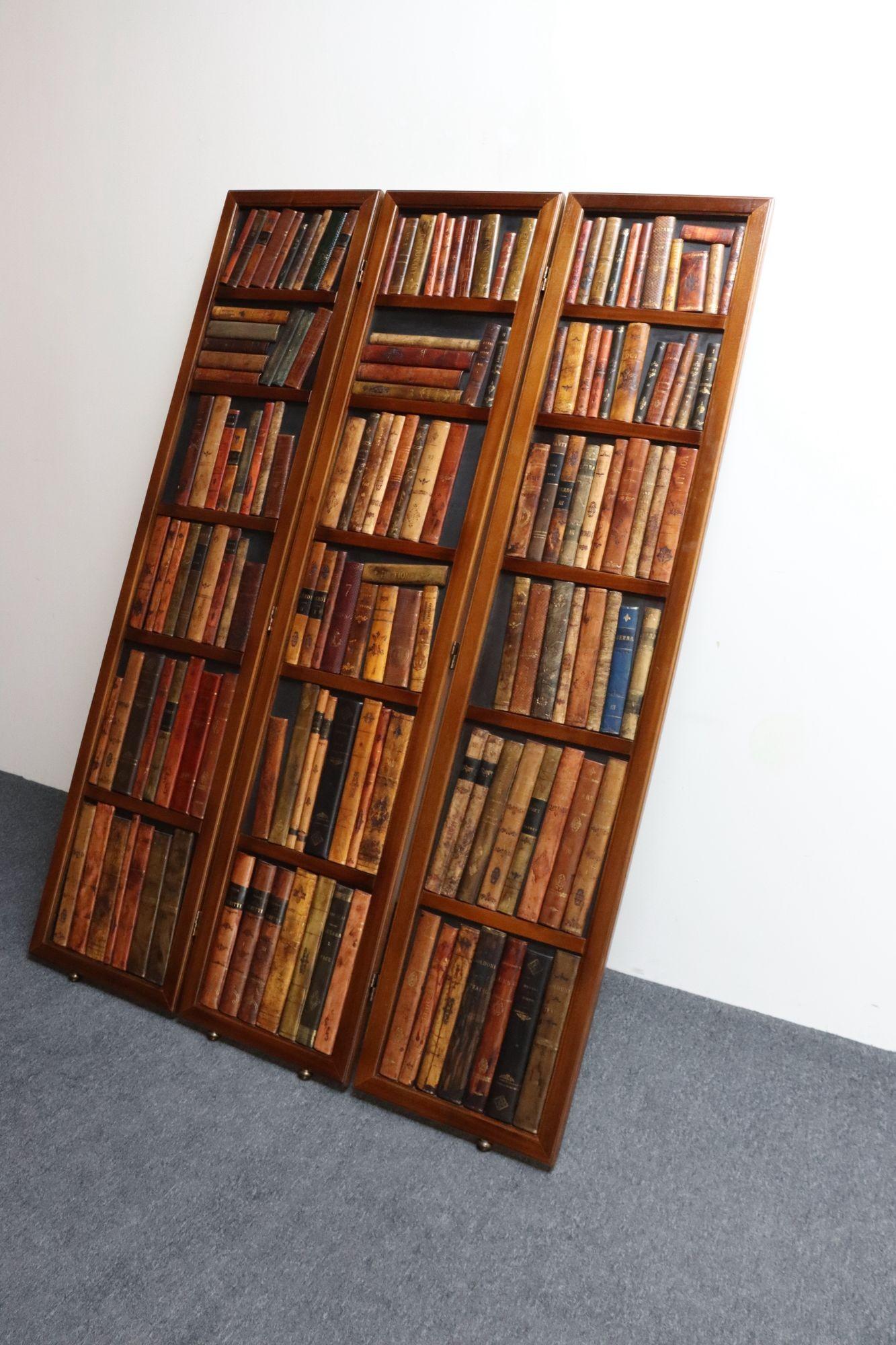 Milieu du XXe siècle Vintage Italian Trompe L'Oeil Leather Book Library Folding Screen by Sarreid en vente