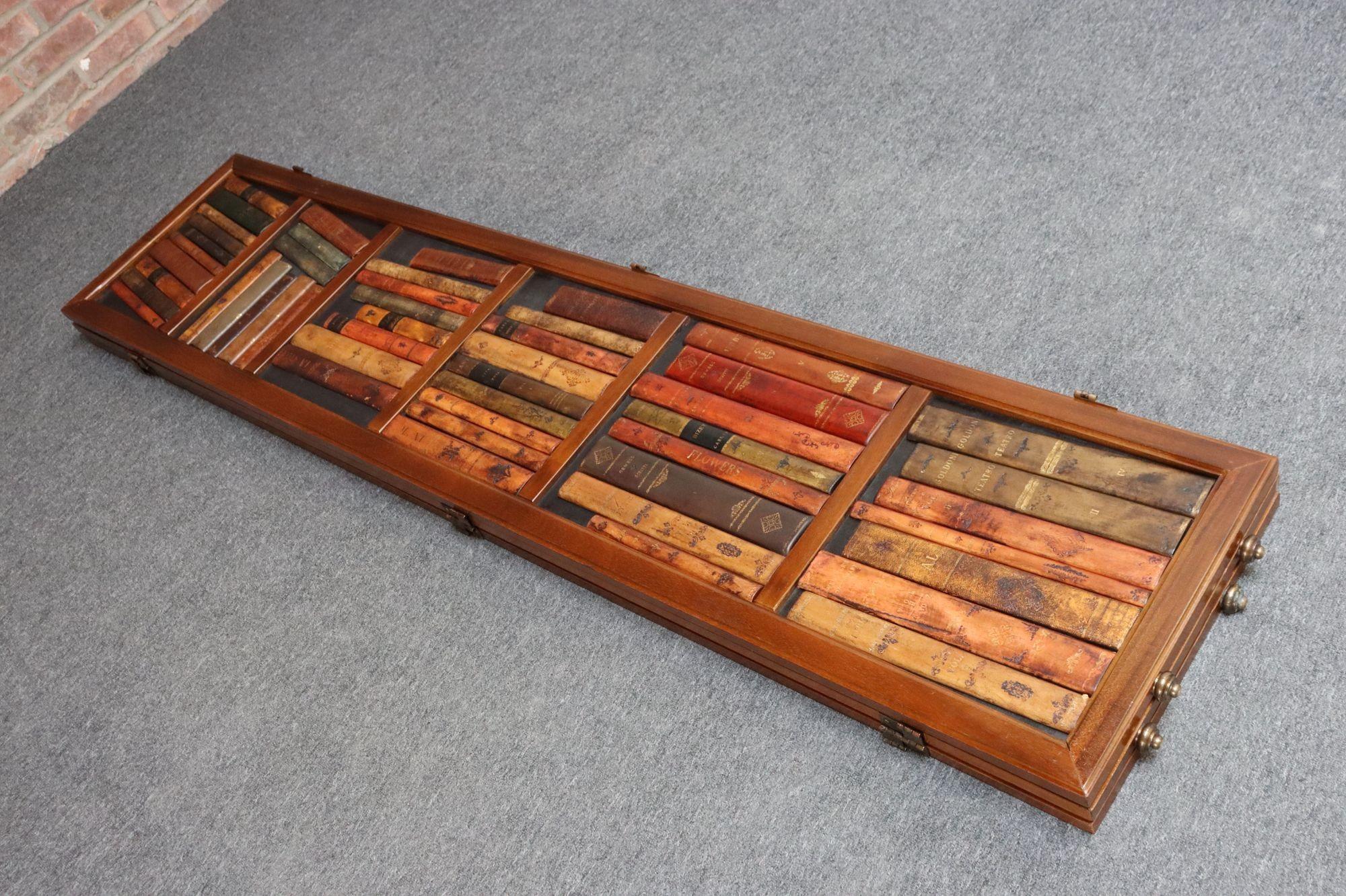 Laiton Vintage Italian Trompe L'Oeil Leather Book Library Folding Screen by Sarreid en vente