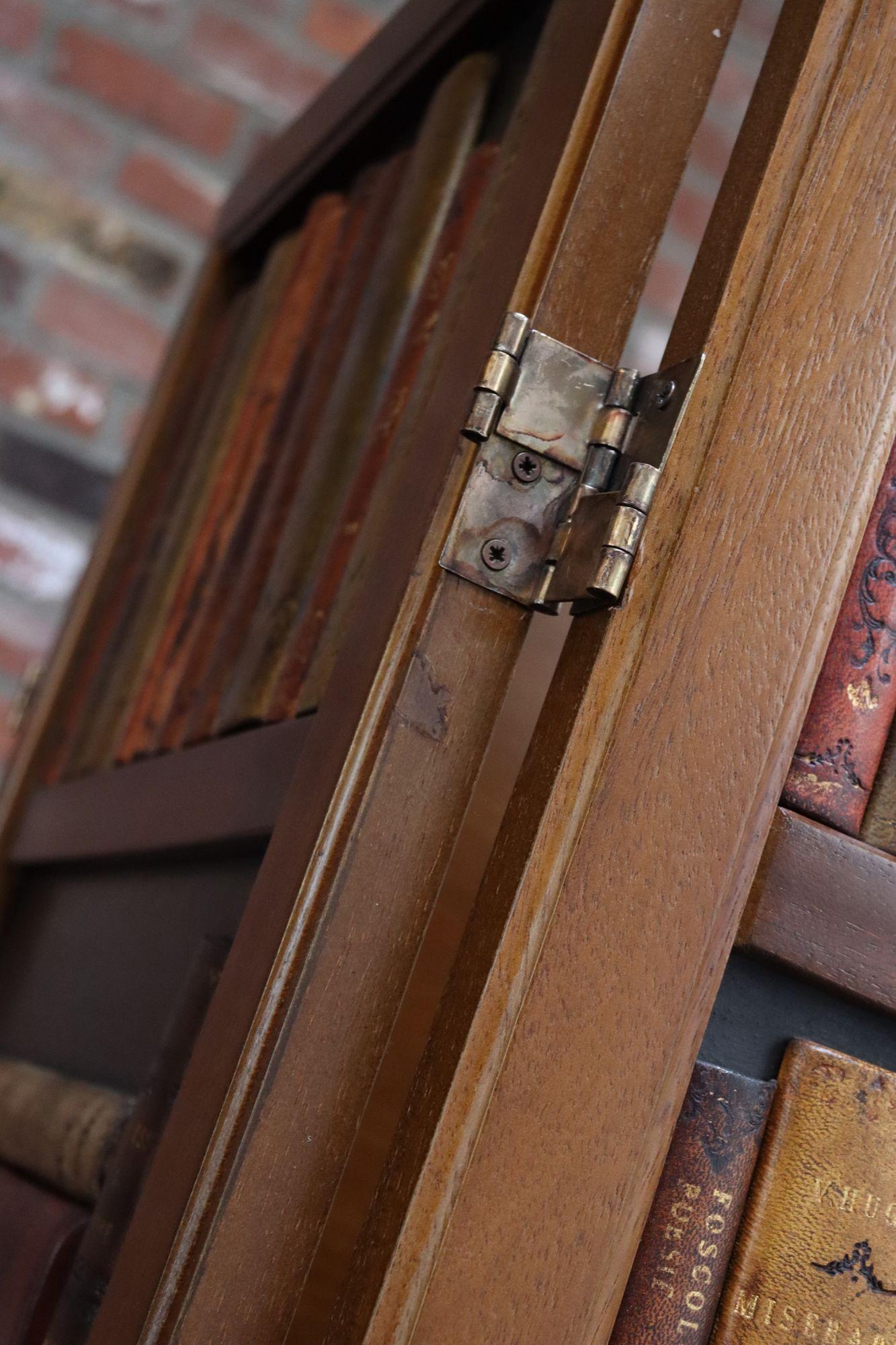 Vintage Italian Trompe L'Oeil Leather Book Library Folding Screen by Sarreid en vente 4